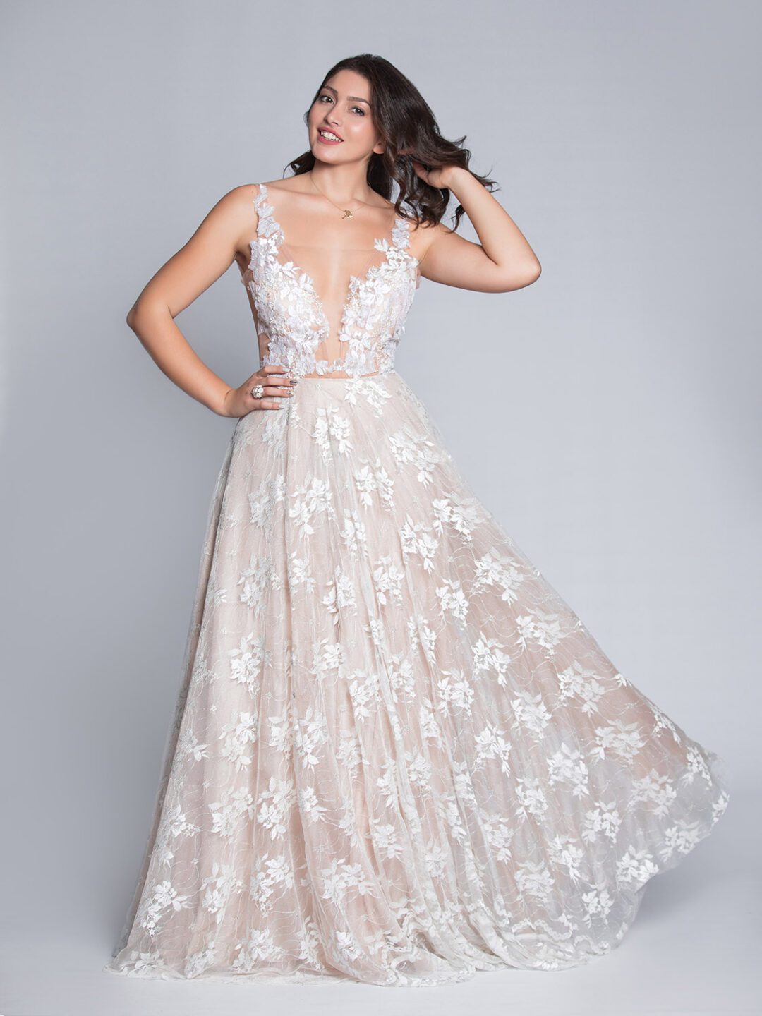 Ρομαντικό νυφικό από γαλλική δαντέλα