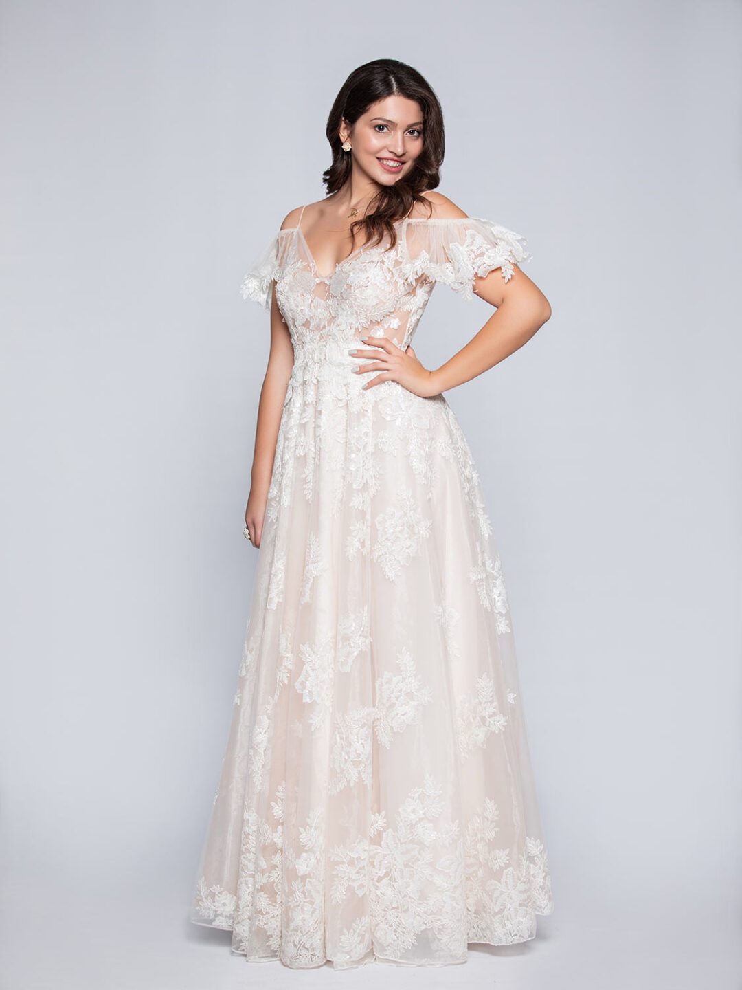 Νυφικό στο χρώμα της πούδρας