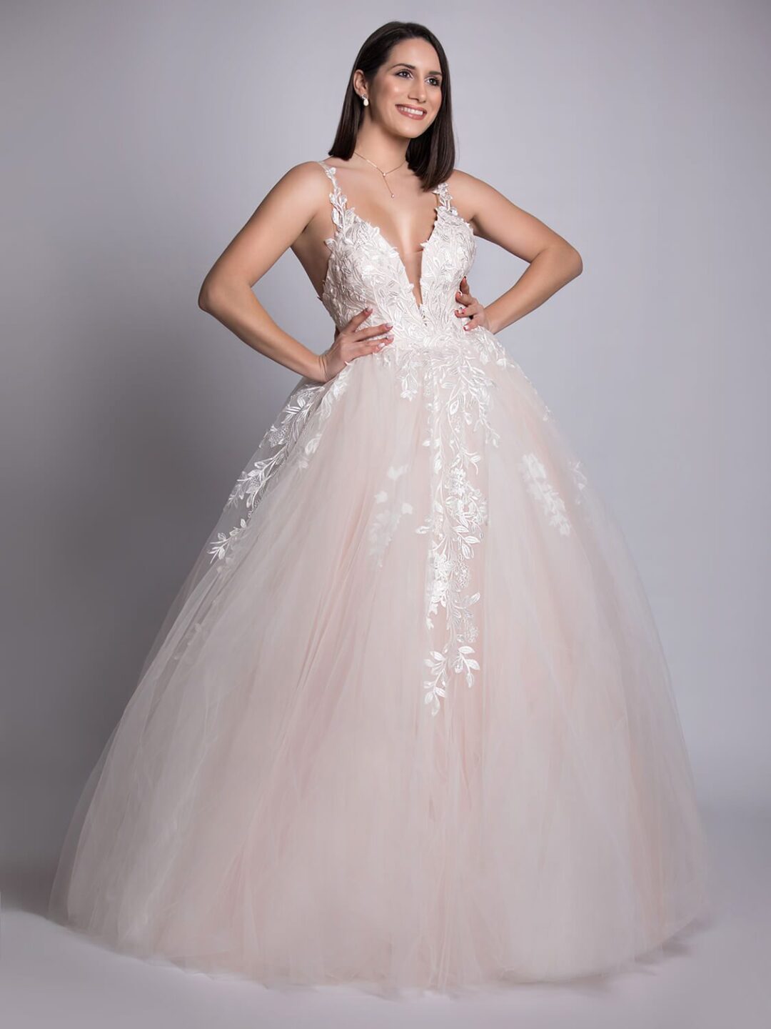 Πριγκιπικό νυφικό από γαλλικό τούλι