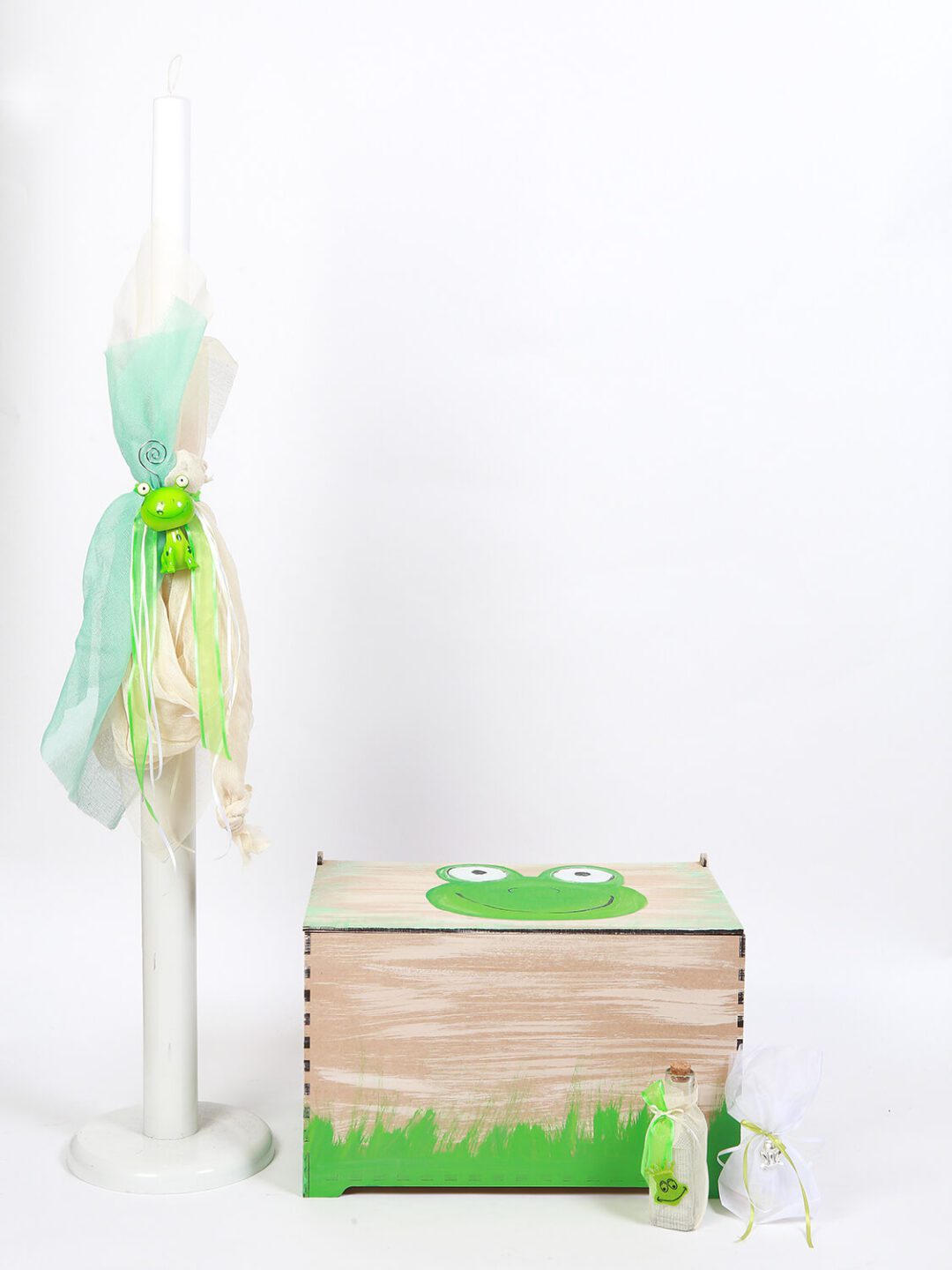 Σετ κουτί βάφτισης ξύλινο μπαούλο με θέμα το βατραχάκι