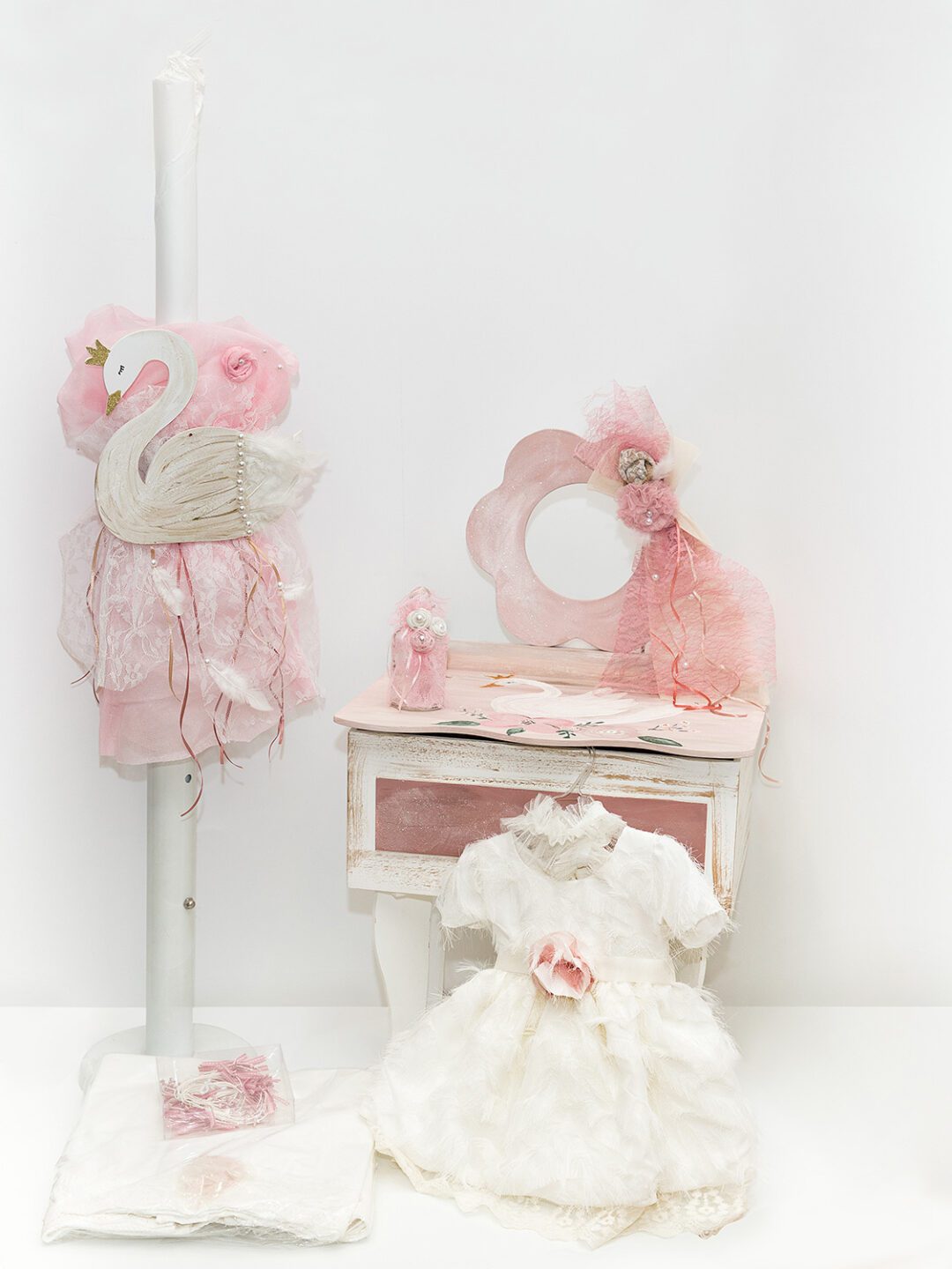 Πλήρες σετ βάπτισης με φόρεμα και θέμα κύκνο