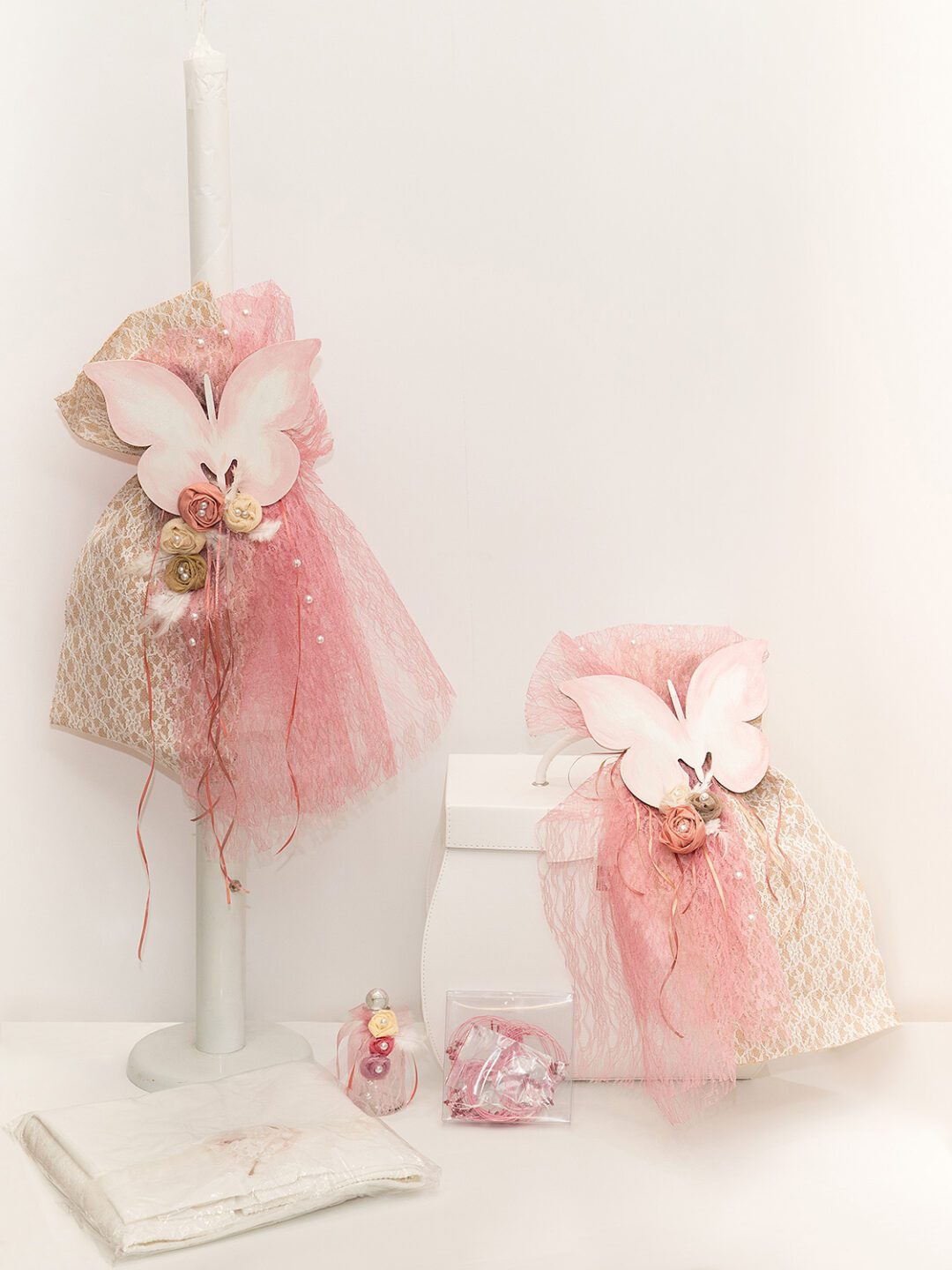 Σετ βάπτισης βαλίτσα δερματίνη με θέμα πεταλούδα και λουλούδια