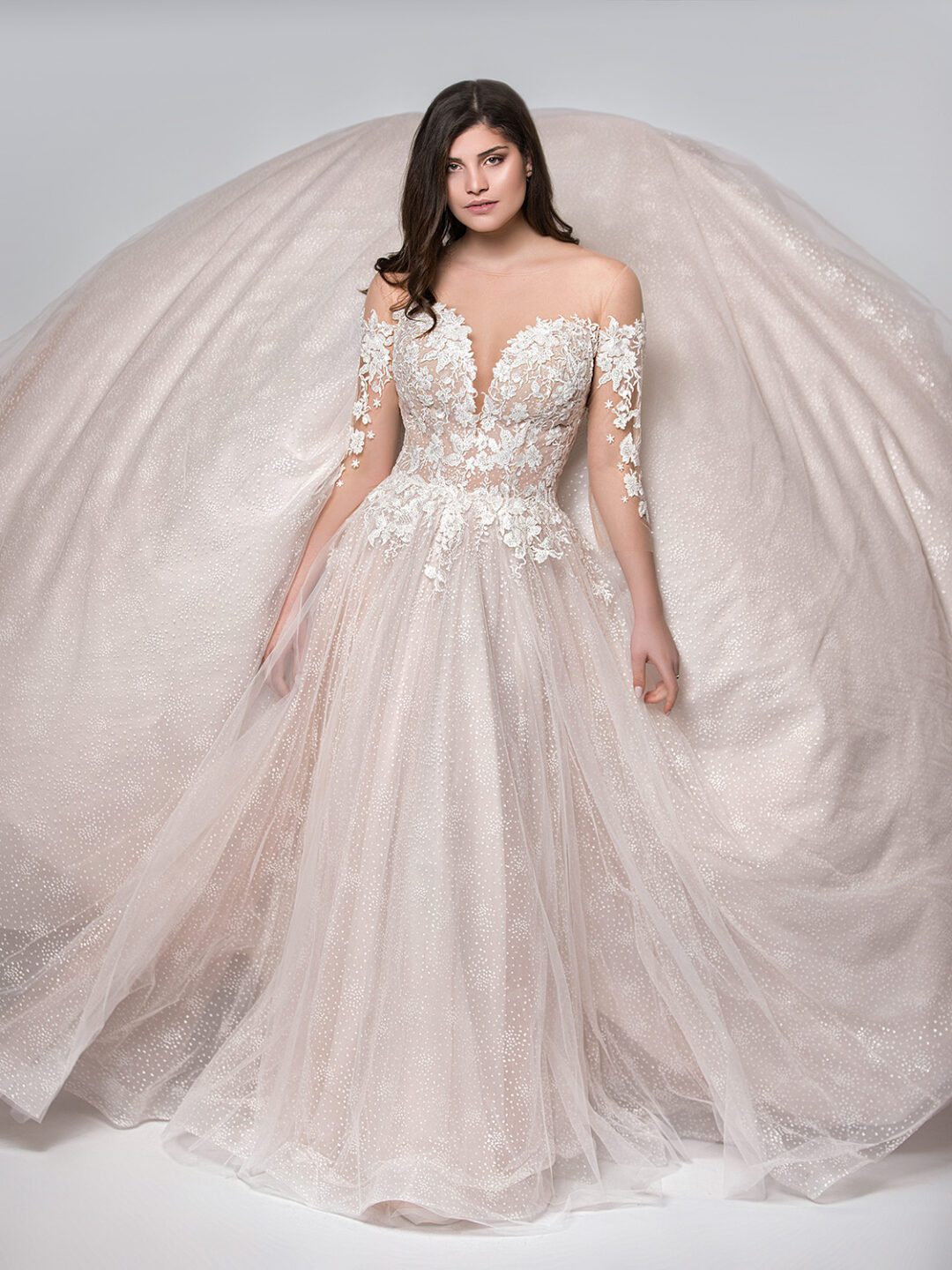 Νυφικό από γαλλικό τούλι στο χρώμα της πούδρας , μεταξωτό solid τούλι φιλοτεχνημένο με 3D γαλλική δαντέλα