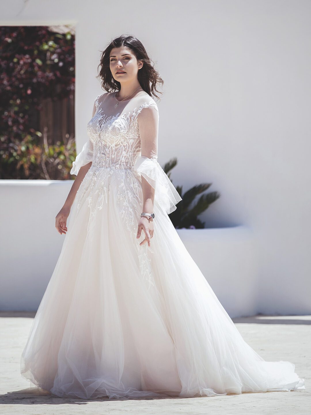 Νυφικό από γαλλικό τούλι με γαλλική ολοκέντητη δαντέλα