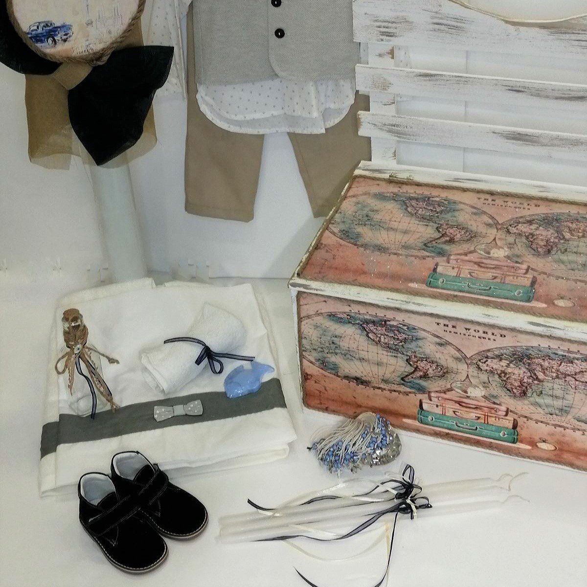 20201022_154023 Πλήρες σετ βάπτισης για αγόρι με θέμα ταξίδια, συνδυασμένο με ρούχο και παπούτσι