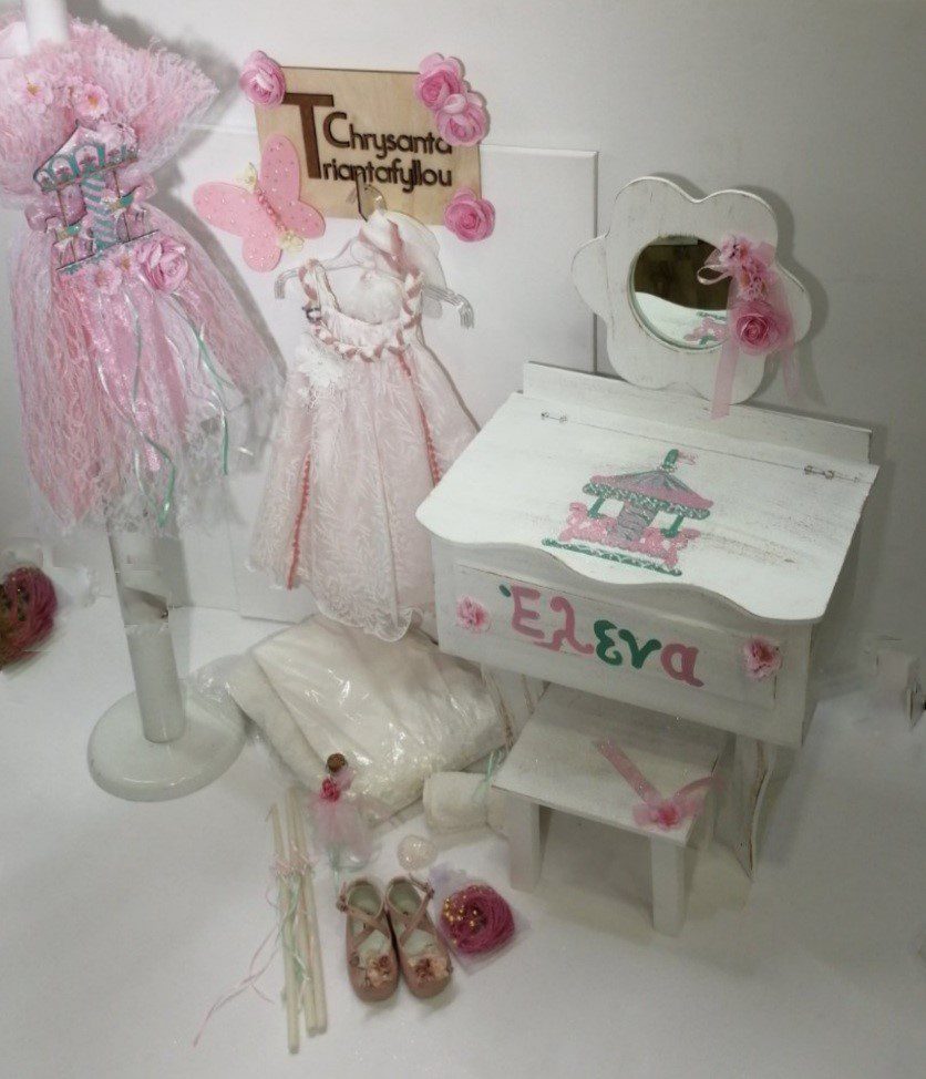 Πλήρες σετ βάπτισης με θέμα το καρουζέλ, με φόρεμα και παπουτσάκι