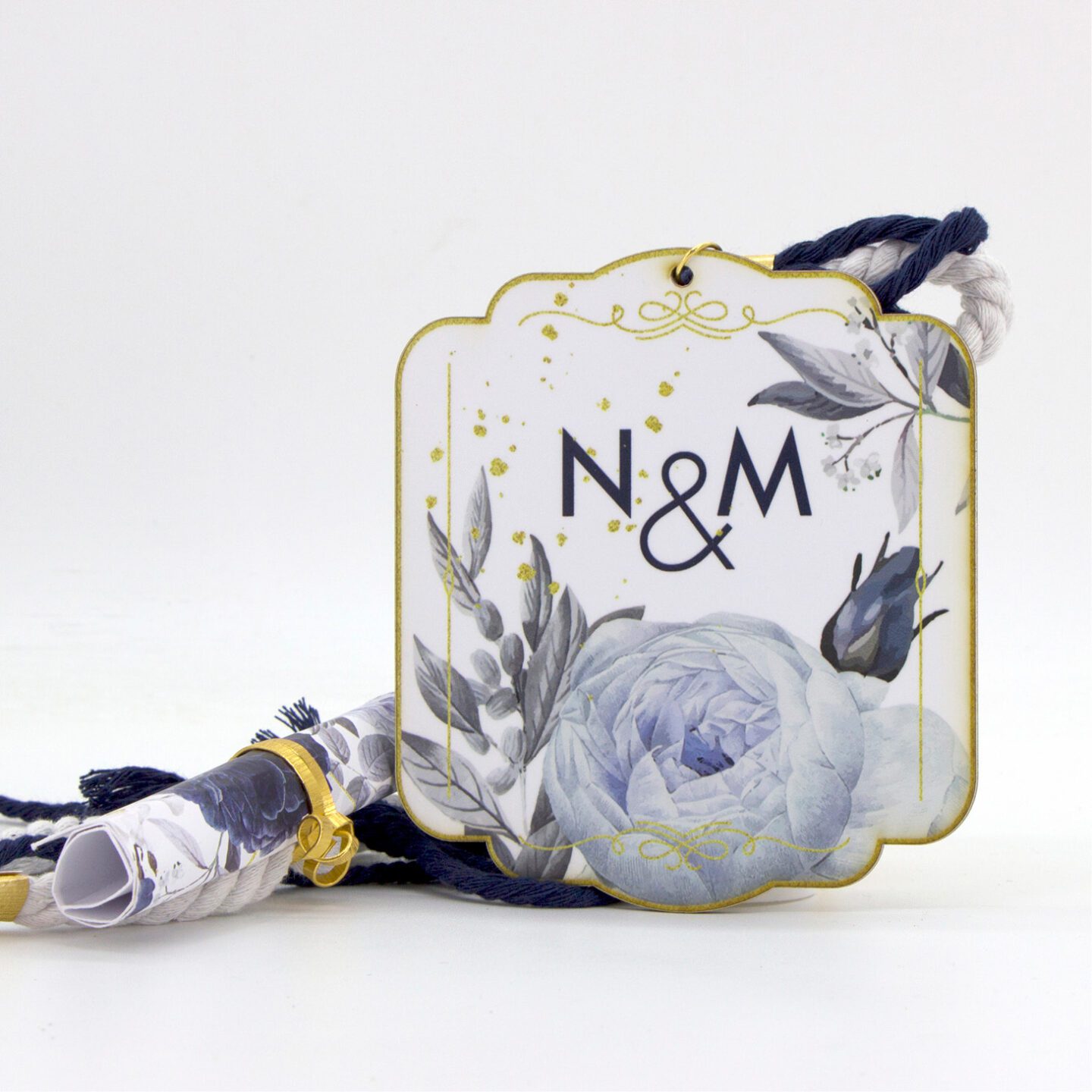 μπομπονιλερα ξυλινο καδρακι και προσκλητήριο σε ρολάκι μαζί