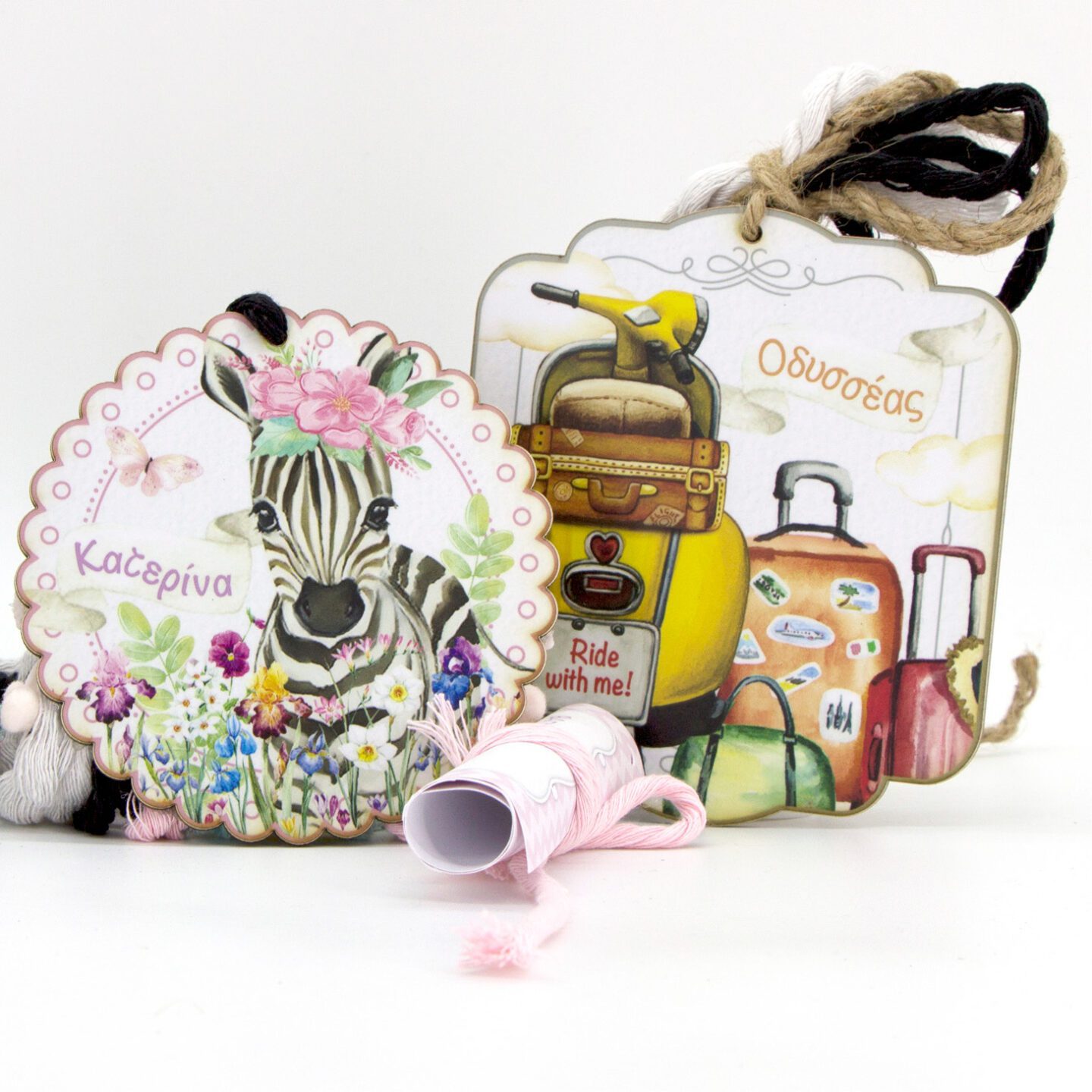 μπομπονιλερα ξυλινο καδρακι και προσκλητήριο σε ρολάκι μαζί