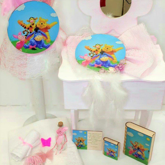 Σετ βάπτισης με ξύλινο μπουντουάρ και θέμα τον Γουίνι το αρκουδάκι και τους φίλους του - Winnie the pooh