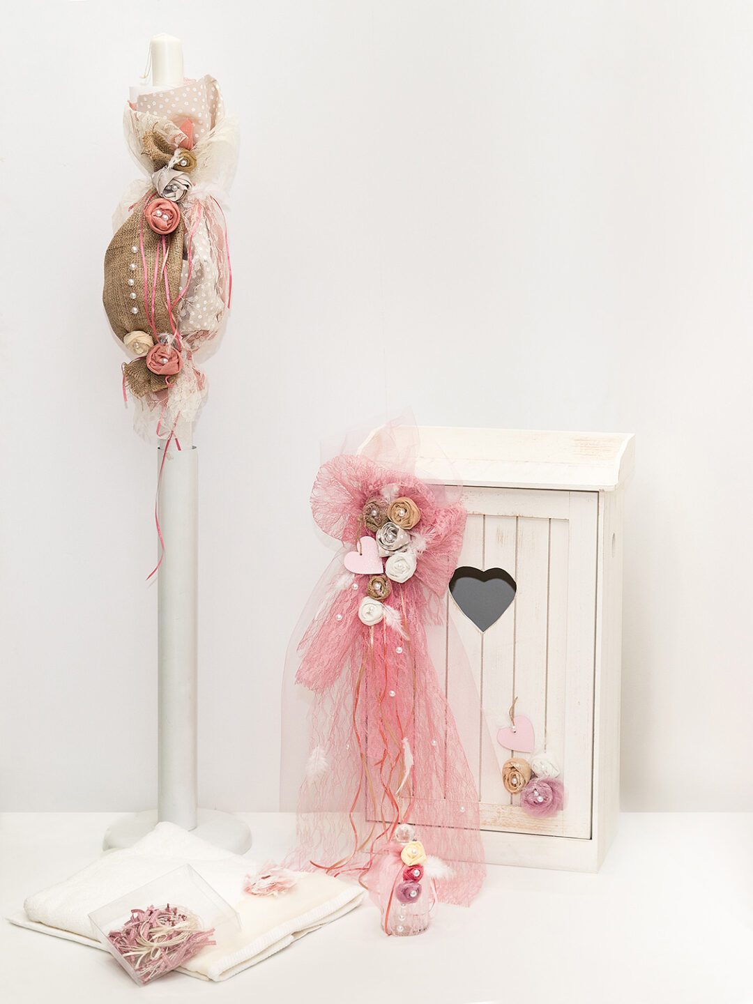 Θεματική βάπτιση vintage με υφασμάτινα τριαντάφυλλα και λουλούδια