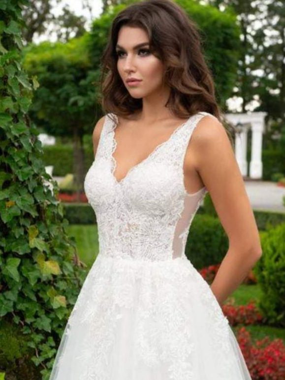 20210228_122120 Ρομαντικό νυφικό σε Άλφα γραμμή με μπούστο κεντημένο με υπέροχη γαλλική δαντέλα και φούστα από γαλλικό τούλι, διακοσμημένη με δαντέλα κάτω από τη μέση. Μπούστο V, ραντάκι από δαντέλα και ανοιχτή πλάτη. Ελληνικής ραφής