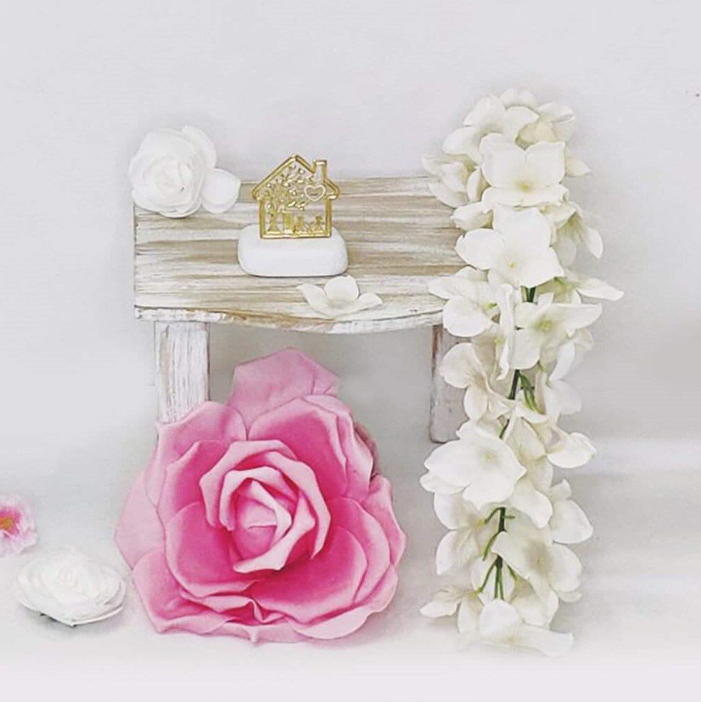 Μπομπονιέρα βάπτισης βότσαλο με επίχρυσο σπιτάκι