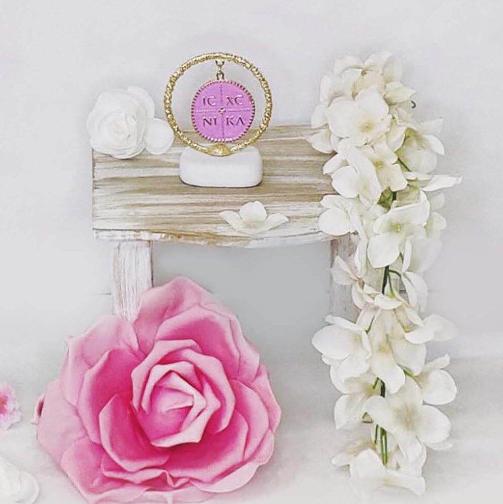 Μπομπονιέρα βάπτισης βότσαλο με ροζ Κωνσταντινάτο