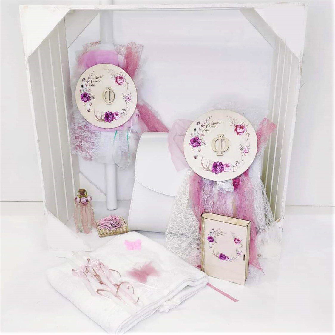 Πλήρες σετ βάπτισης για κορίτσι με θέμα το μονόγραμμα του ονόματος