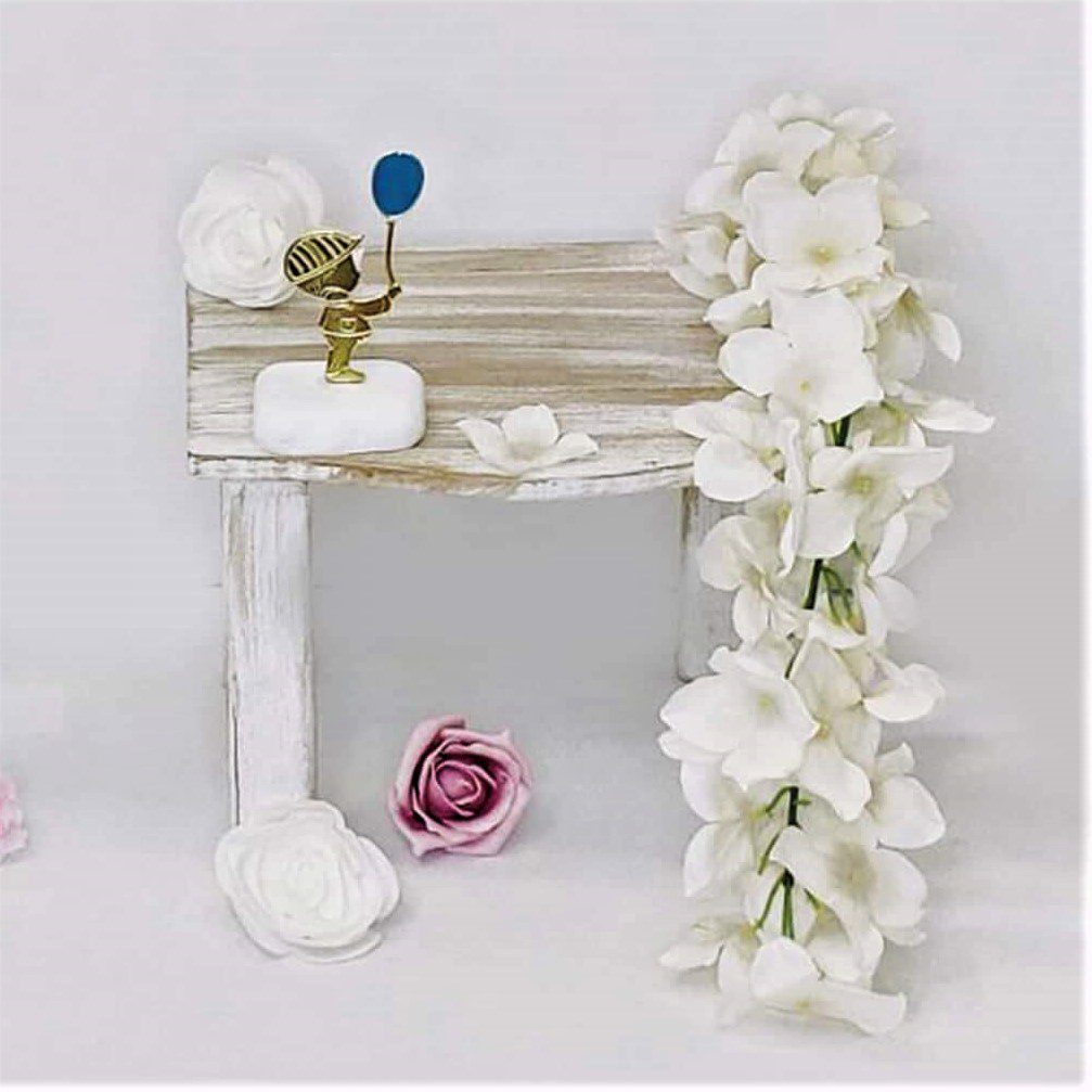 Μπομπονιέρα βάπτισης βότσαλο με επίχρυσο αγόρι με μπαλόνι