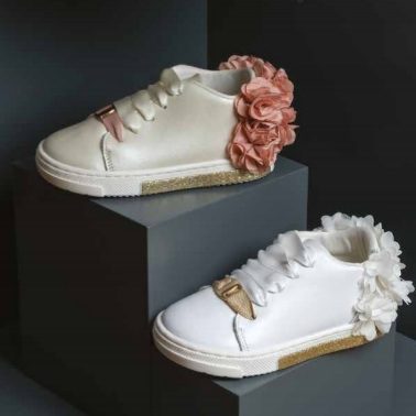 Παιδικά sneakers διακοσμημένα με λουλούδια