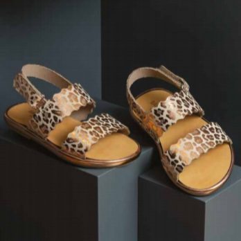 Παιδικά πέδιλα για κορίτσι σε χρυσό με λεοπάρ σχέδια