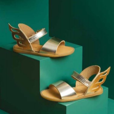 Παιδικά πέδιλα για κορίτσι σε χρυσό με λεοπάρ σχέδια και φτερά του ερμή