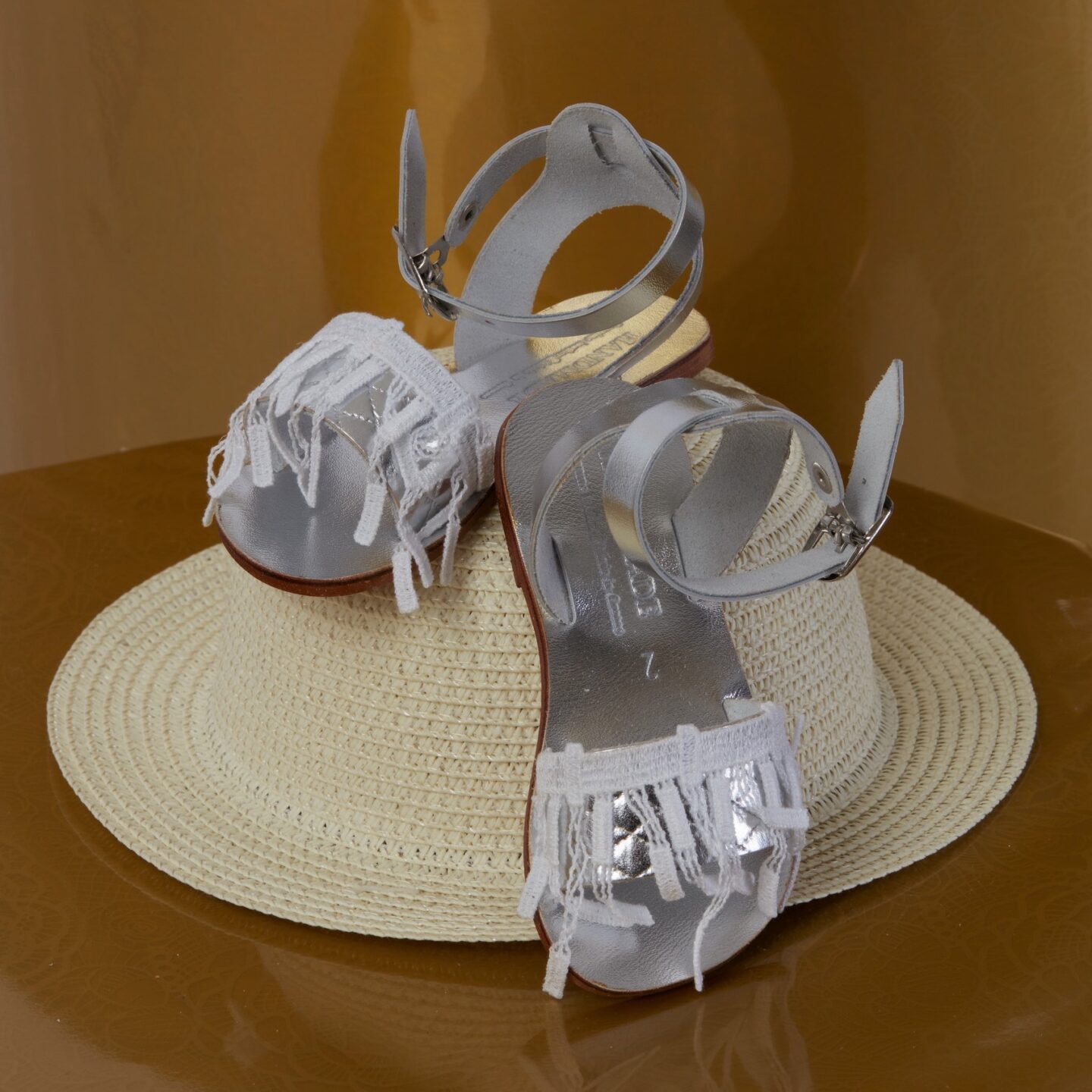 Βαπτιστικό πέδιλο σε λευκό με ασημί