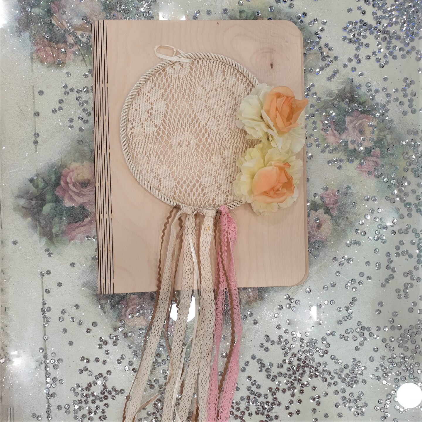 Ξύλινο βιβλίο ευχών διακοσμημένο στο θέμα της αρεσκείας σας