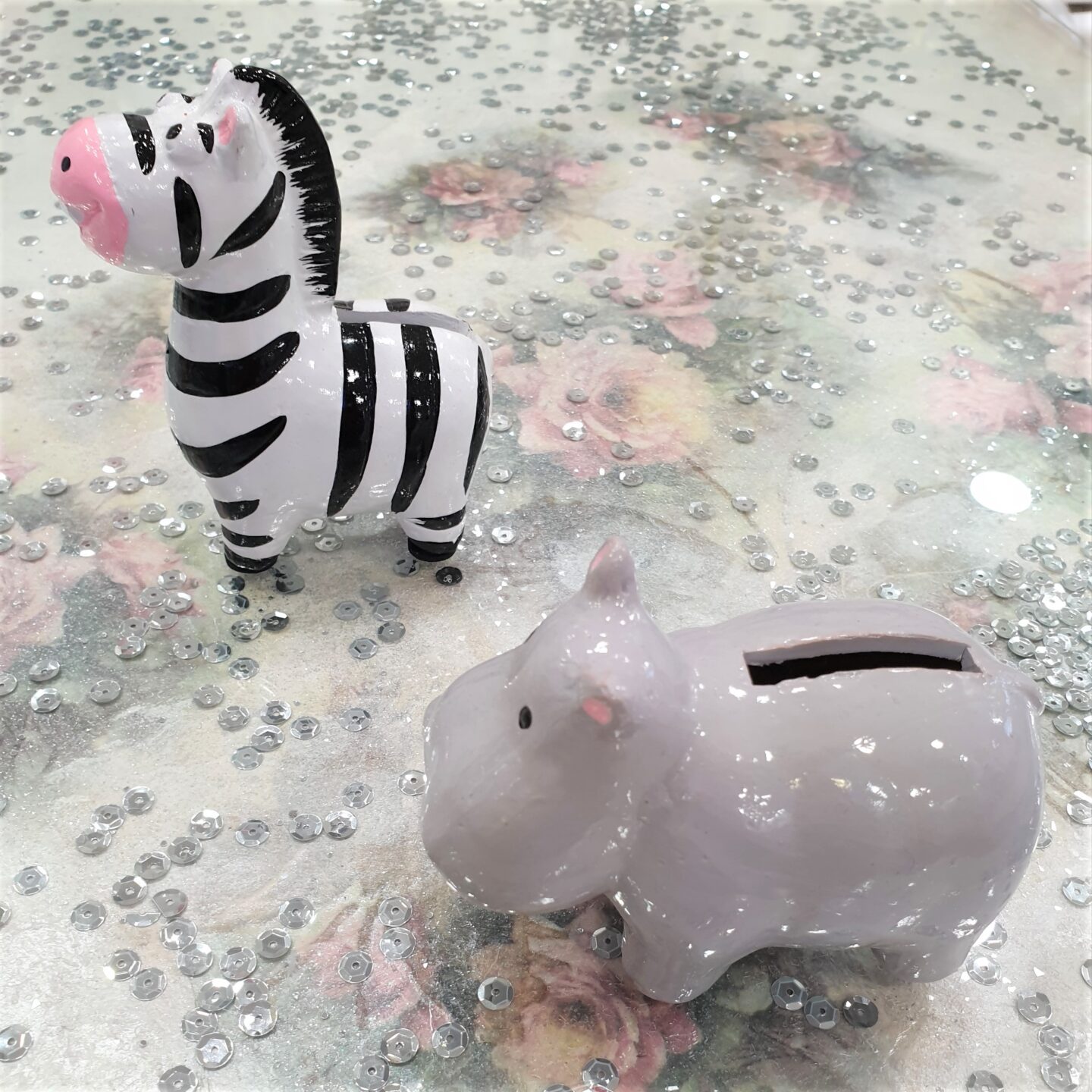 Μπομπονιέρα κεραμικός κουμπαράς σε διάφορα σχέδια