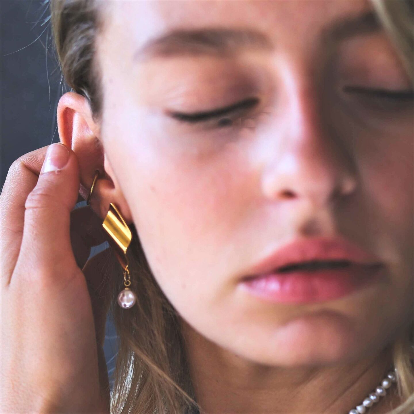 Επίχρυσα σκουλαρίκια με μαργαριτάρια