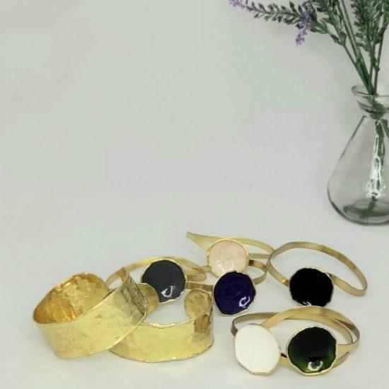 Δαχτυλίδι σφυρήλατο από ορείχαλκο και χρωματιστό γυαλί. Χειροποίητη δημιουργία