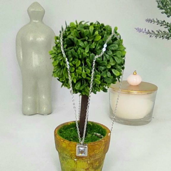 Κολιέ από ατσάλι με ζιργκόν , αλυσίδα 40 εκ. Χειροποίητη δημιουργία