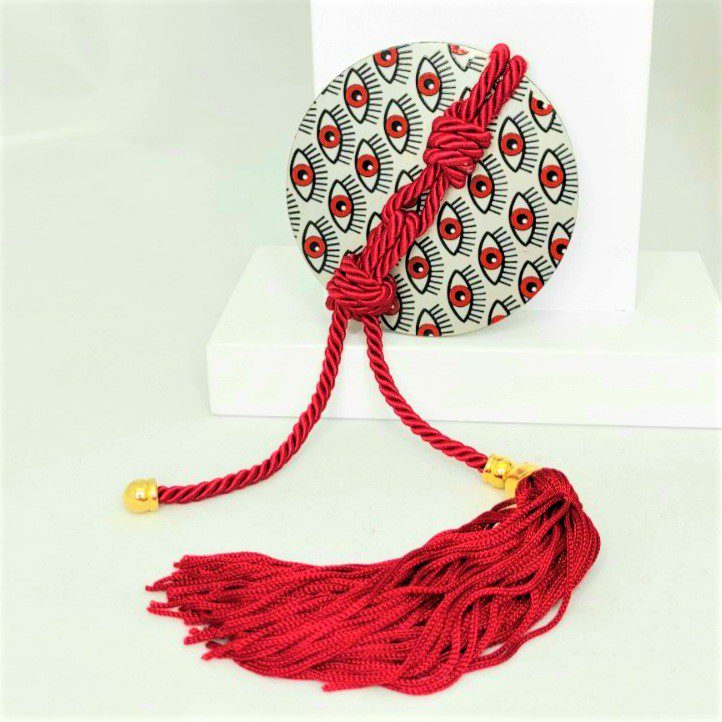 Γούρι 2022 με φίλντισι και ματάκια, διακοσμητικά στοιχεία επιχρυσωμένα με 24 καράτια , με σατέν κορδόνι και μεταξωτή φούντα. Μήκος 33 εκ. Ένα πολυτελές γούρι, ιδανικό δώρο για το σπίτι ή το γραφείο