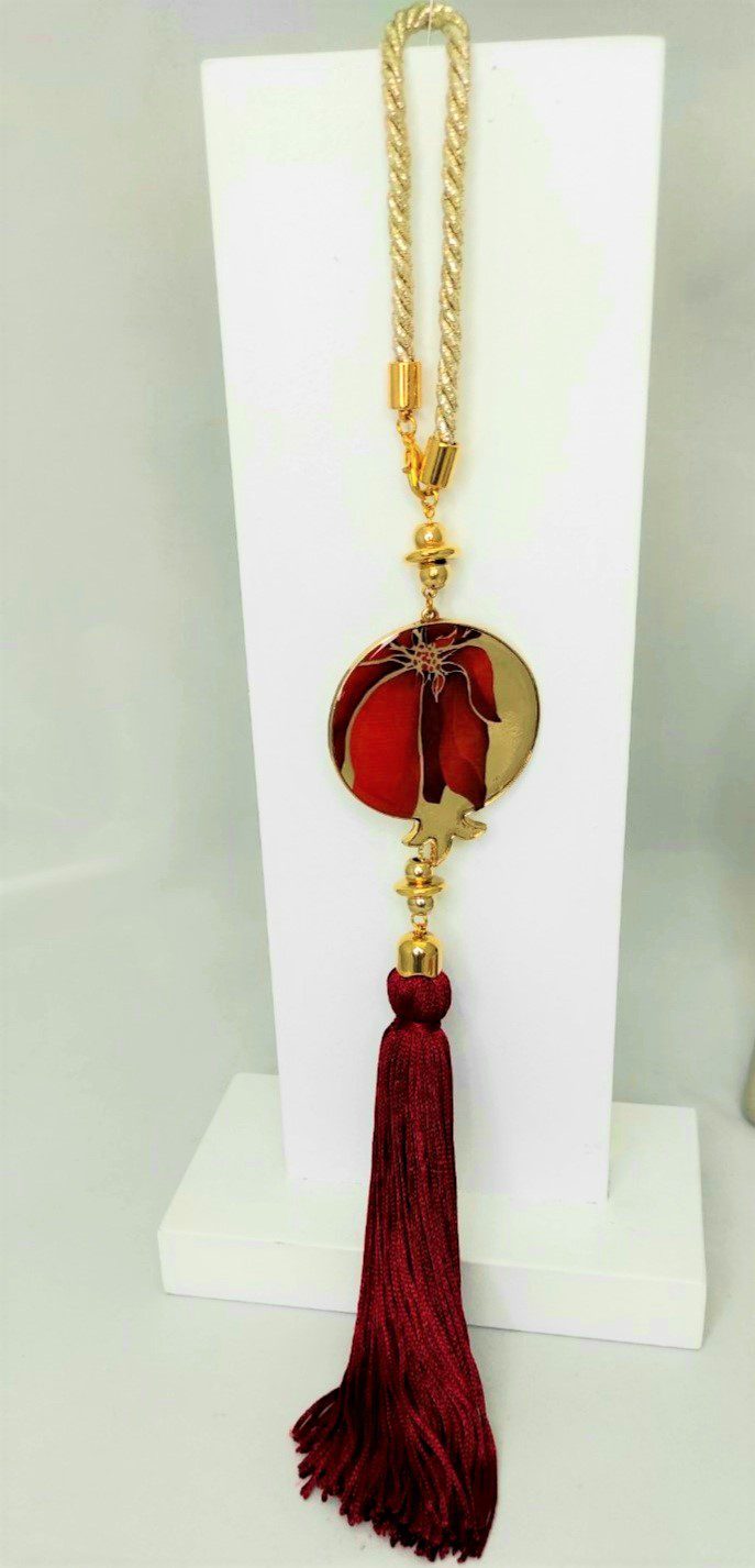 20211118_212558 Γούρι 2022 με ρόδι από σμάλτο, διακοσμητικά στοιχεία επιχρυσωμένα με 24 καράτια , με σατέν κορδόνι και μεταξωτή φούντα. Μήκος 39 εκ. Ένα πολυτελές γούρι, ιδανικό δώρο για το σπίτι ή το γραφείο