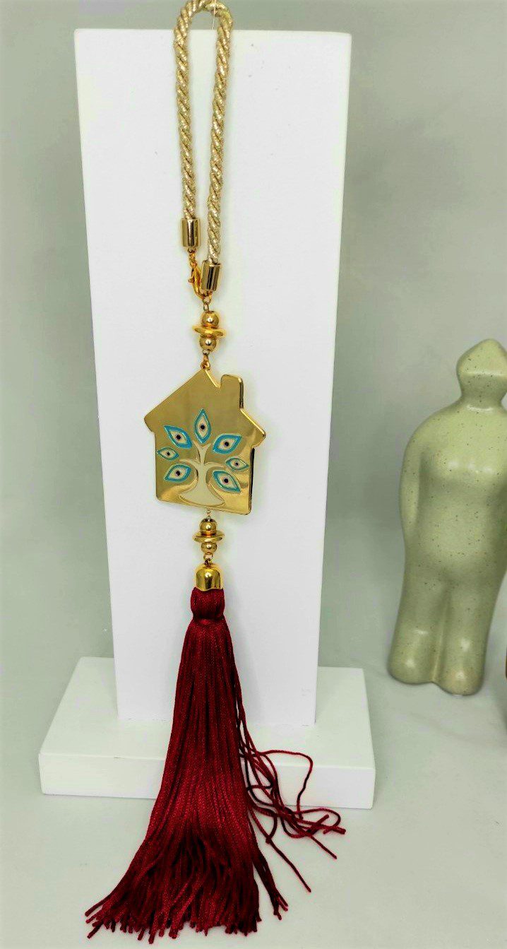 20211118_212704 Γούρι 2022 με σπίτι και ματάκια, διακοσμητικά στοιχεία επιχρυσωμένα με 24 καράτια , με σατέν κορδόνι και μεταξωτή φούντα. Μήκος 40 εκ. Ένα πολυτελές γούρι, ιδανικό δώρο για το σπίτι ή το γραφείο