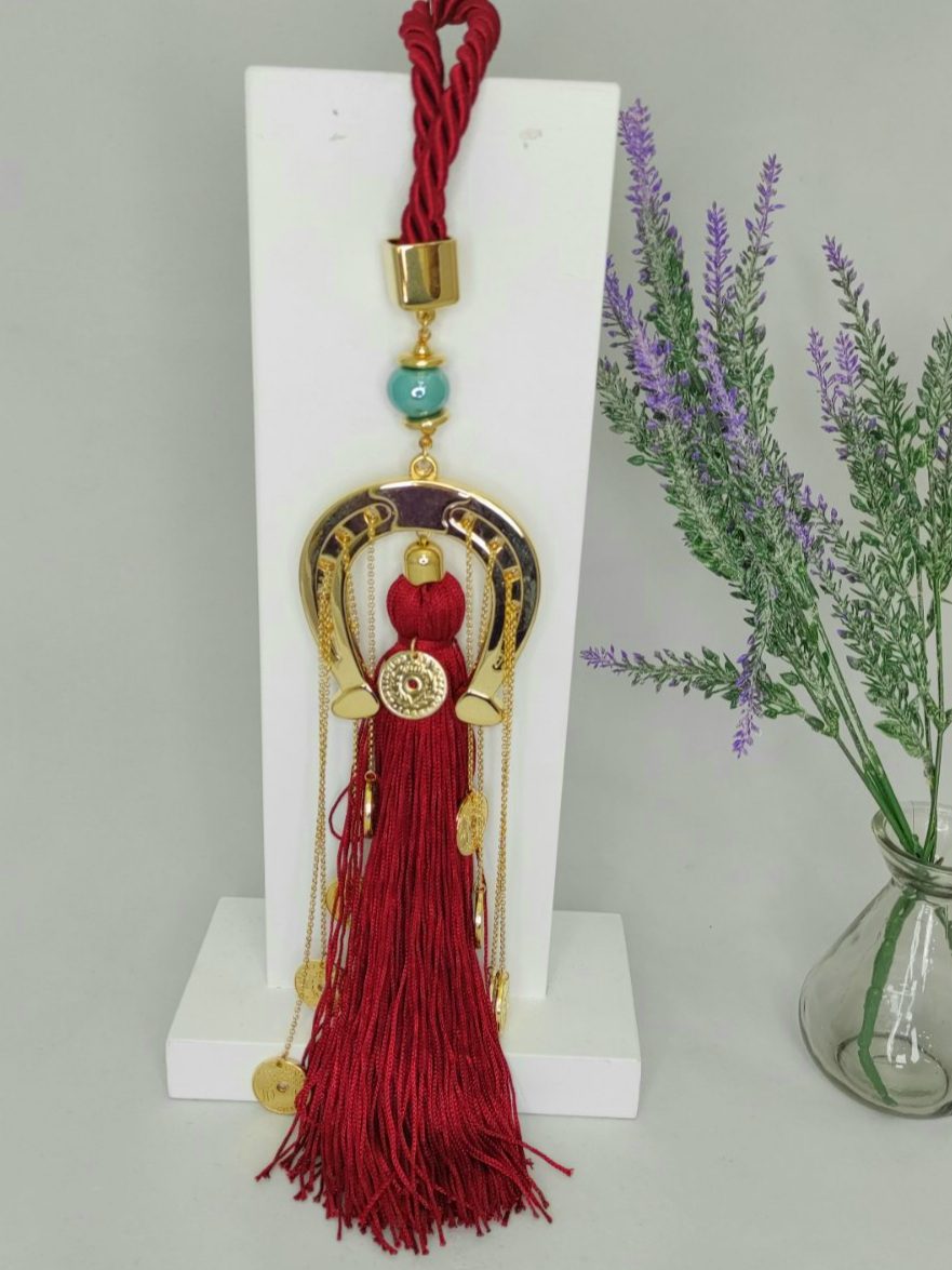 20211122_190732 Γούρι 2022 με τυχερό πέταλο, διακοσμητικά στοιχεία επιχρυσωμένα με 24 καράτια , με σατέν κορδόνι και μεταξωτή φούντα. Μήκος 38. Ένα πολυτελές γούρι, ιδανικό δώρο για το σπίτι ή το γραφείο