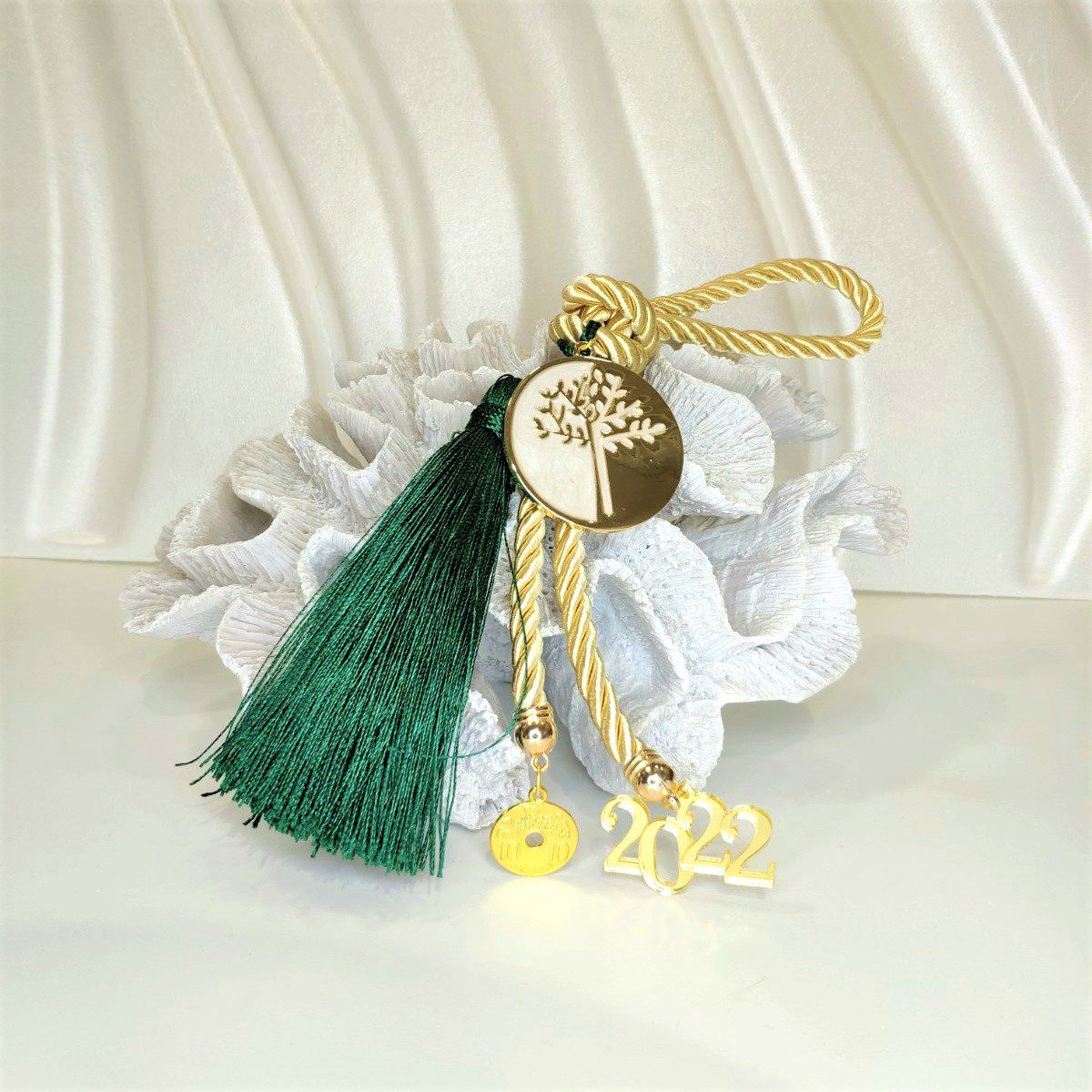 Γούρι 2022 με το δέντρο της ζωής, επιχρυσωμένο, διακοσμημένο με μεταξωτό κορδόνι και/ή φούντα. Ιδανικό δώρο για το σπίτι ή το γραφείο