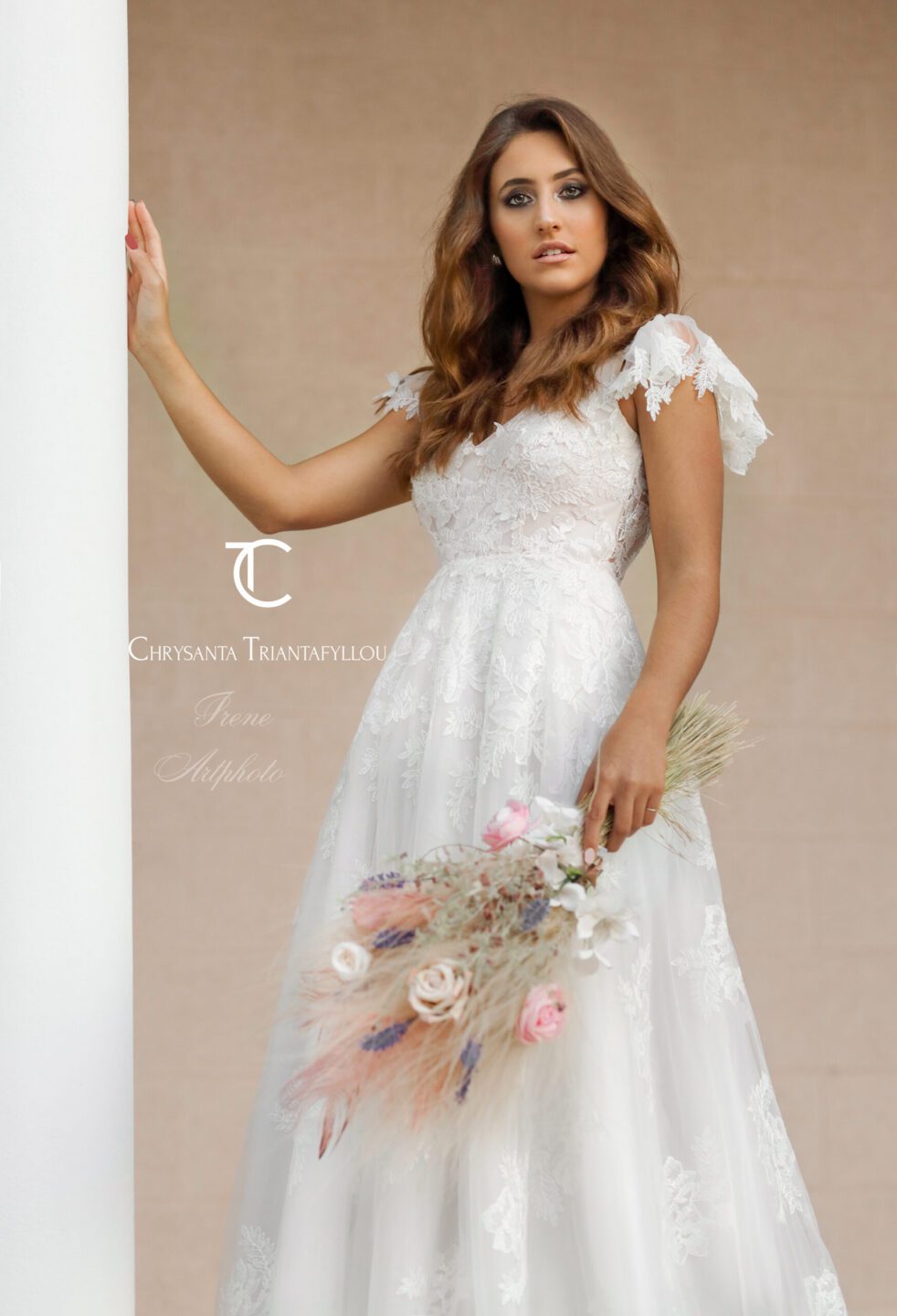 Boho shic νυφικό από γαλλικό τούλι με κεντημένη δαντέλα και ανοιχτή όλη η πλάτη