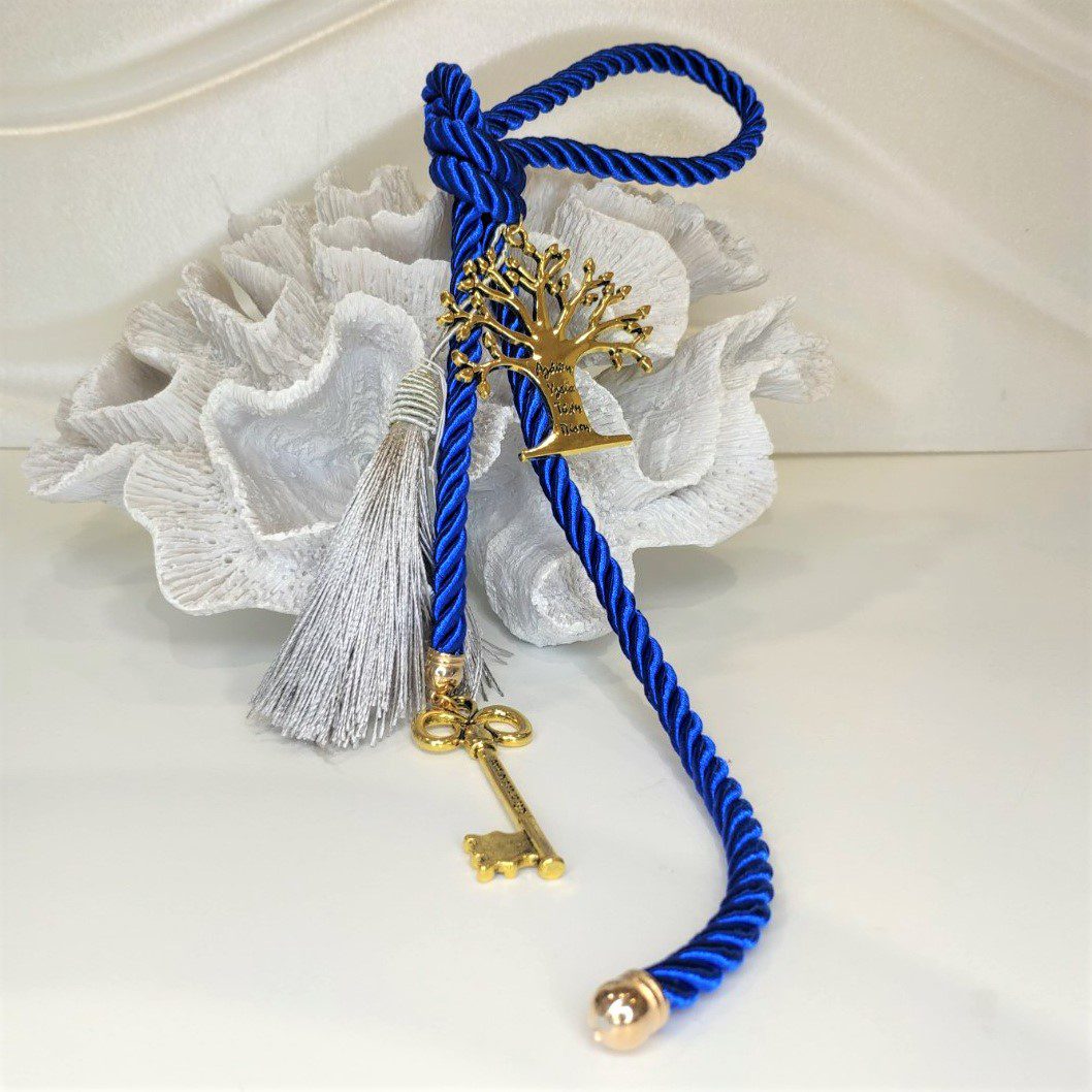 Γούρι 2022 με το δέντρο της ζωής, επιχρυσωμένο, διακοσμημένο με μεταξωτό κορδόνι και/ή φούντα. Μήκος 27 εκ. Ιδανικό δώρο για το σπίτι ή το γραφείο