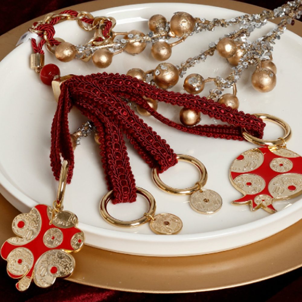 Γούρι 2022 με ρόδι, τριφύλλι και λίρες