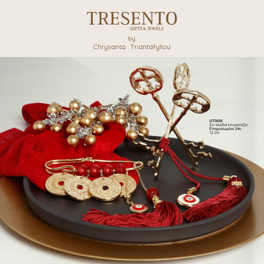 Γούρι 2022  σετ 3 κλειδιά επιτραπέζια, διακοσμητικά στοιχεία επιχρυσωμένα με 24 καράτια , με σατέν κορδόνι και μεταξωτή φούντα. Ύψος 12εκ. Ένα πολυτελές γούρι, ιδανικό δώρο για το σπίτι ή το γραφείο. Ένα υπέροχο γιορτινό δώρο για τα αγαπημένα μας πρόσωπα!