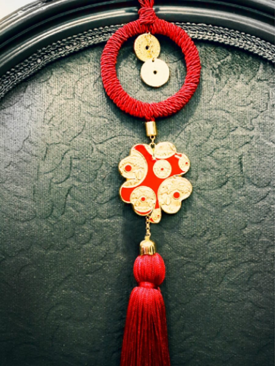 με τυχερό τριφύλλι και λίρες