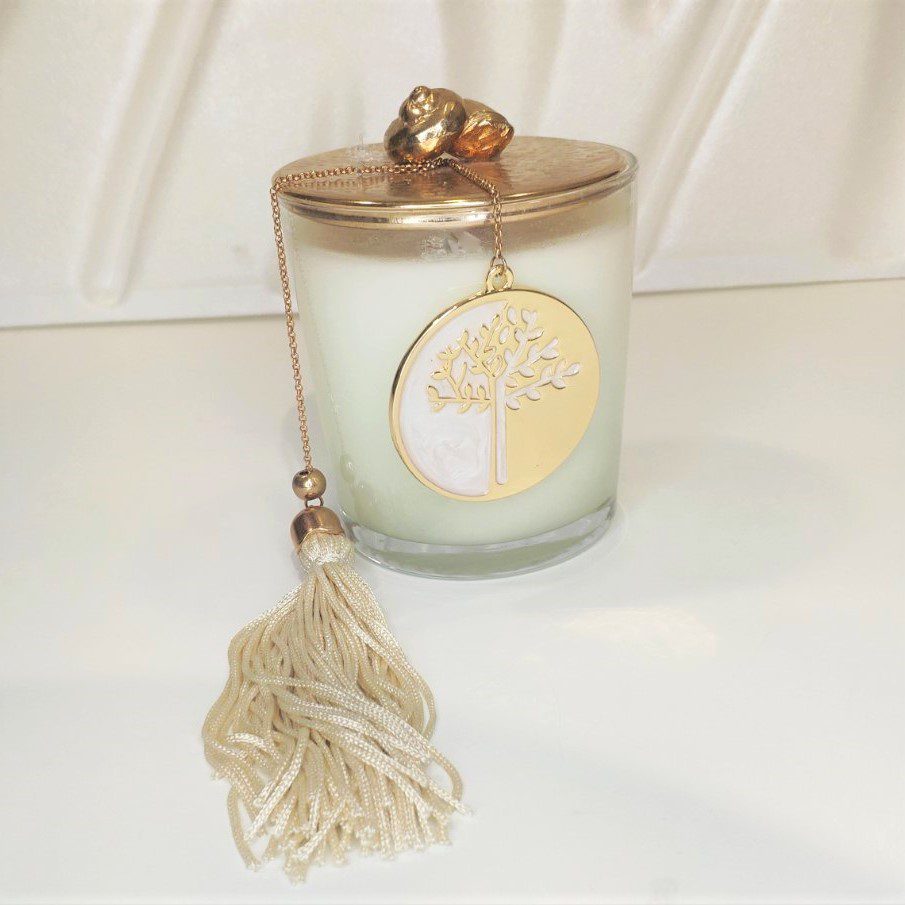 Γούρι 2022 κερί με καπάκι και δέντρο της ζωής, διακοσμημένο με μεταξωτή φούντα. Ιδανικό δώρο για το σπίτι ή το γραφείο