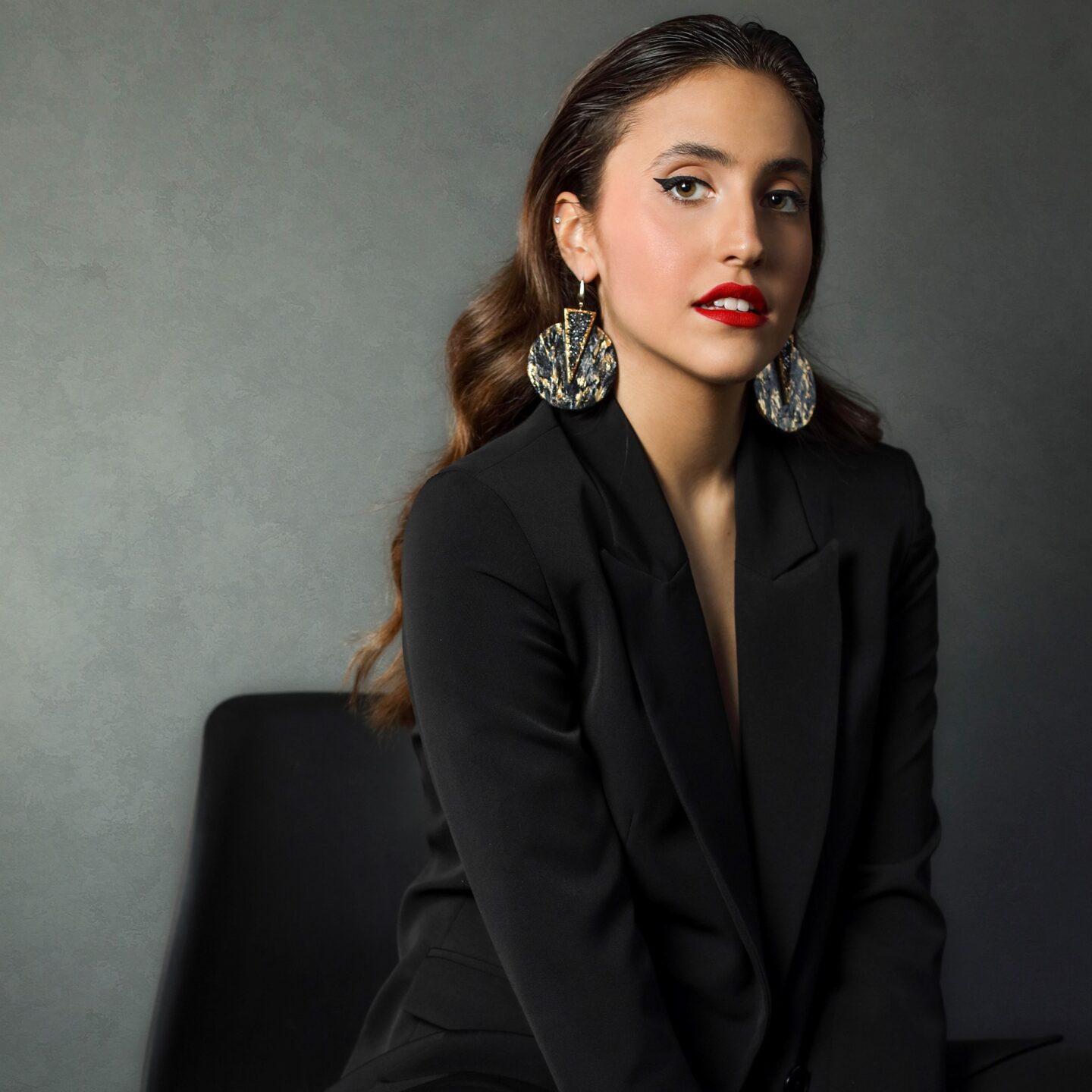 Χειροποίητα σκουλαρίκια με ξύλο, ατσάλι και ρινίσματα swarovski. Χειροποίητη δημιουργία