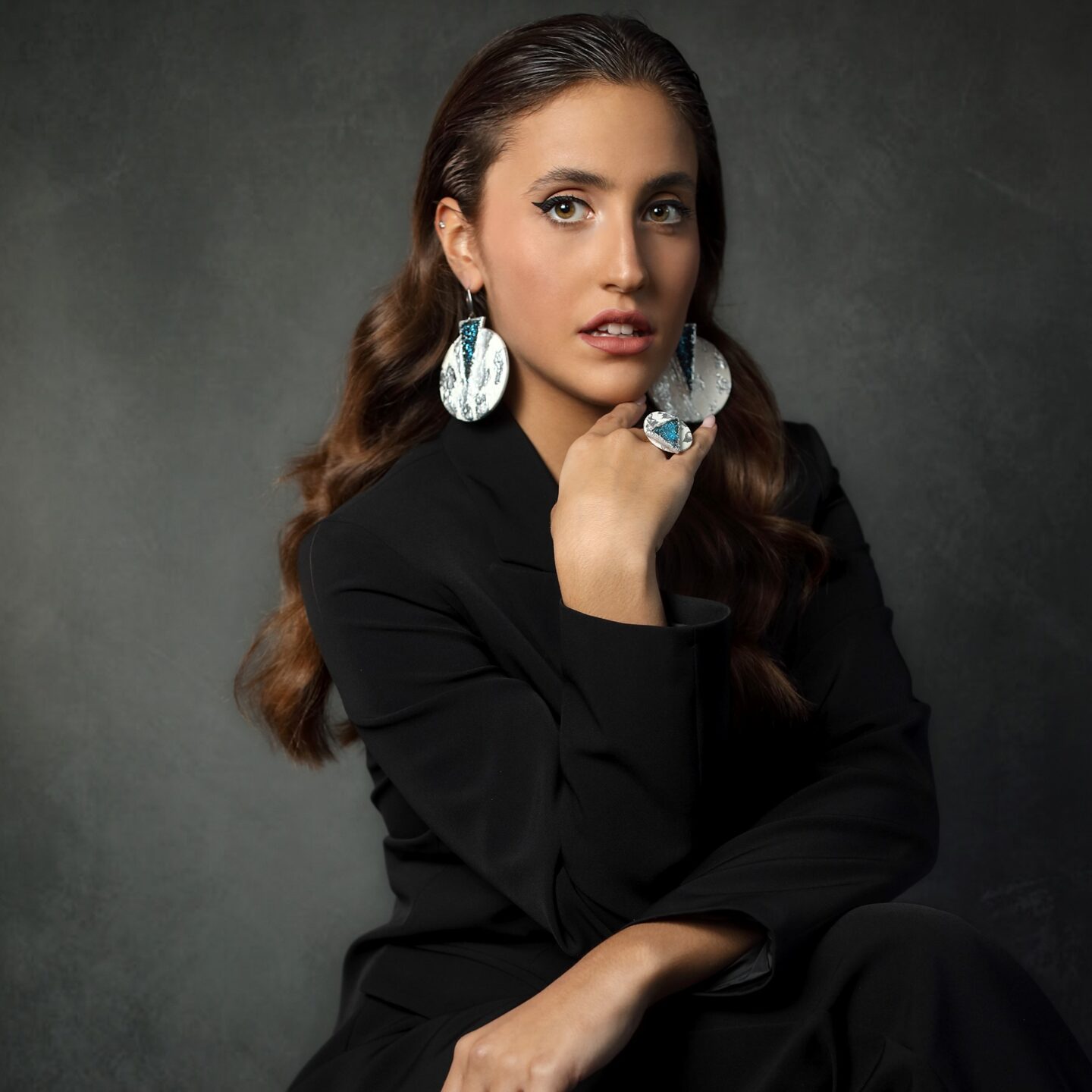 Χειροποίητα σκουλαρίκια με ξύλο, ατσάλι και ρινίσματα swarovski. Χειροποίητη δημιουργία