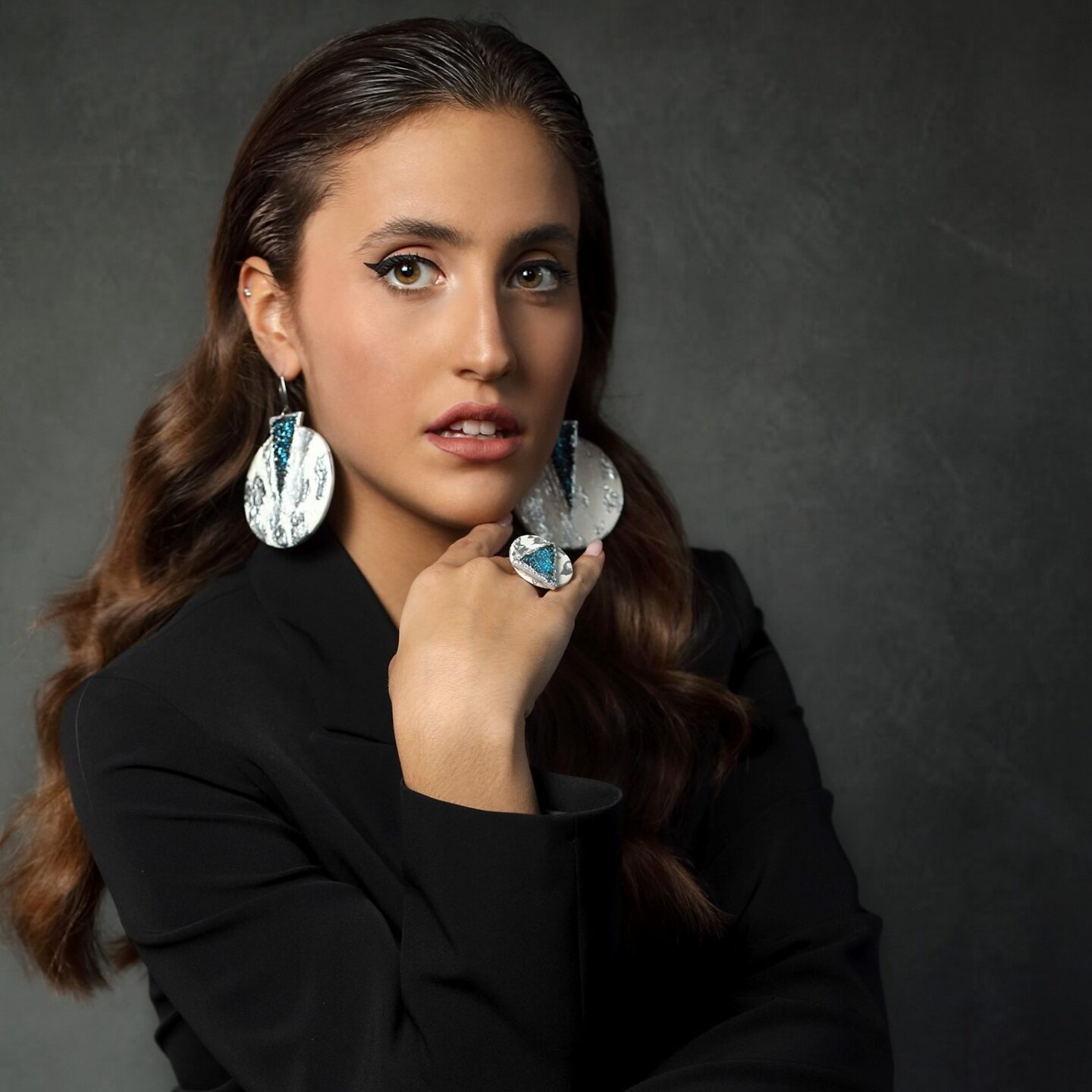 Χειροποίητο δαχτυλίδι με ξύλο, ατσάλι και ρινίσματα swarovski. Χειροποίητη δημιουργία