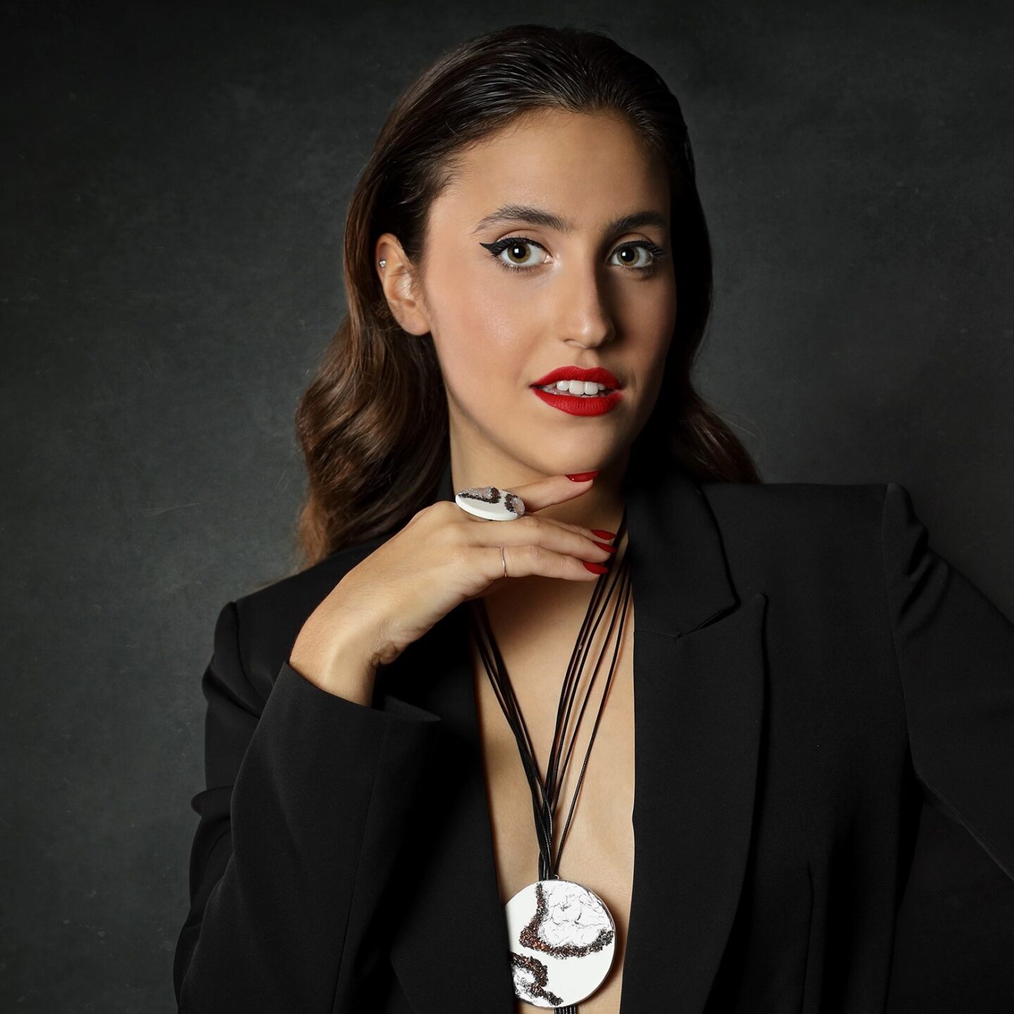 Χειροποίητο δαχτυλίδι με ξύλο, ατσάλι και ρινίσματα swarovski. Χειροποίητη δημιουργία