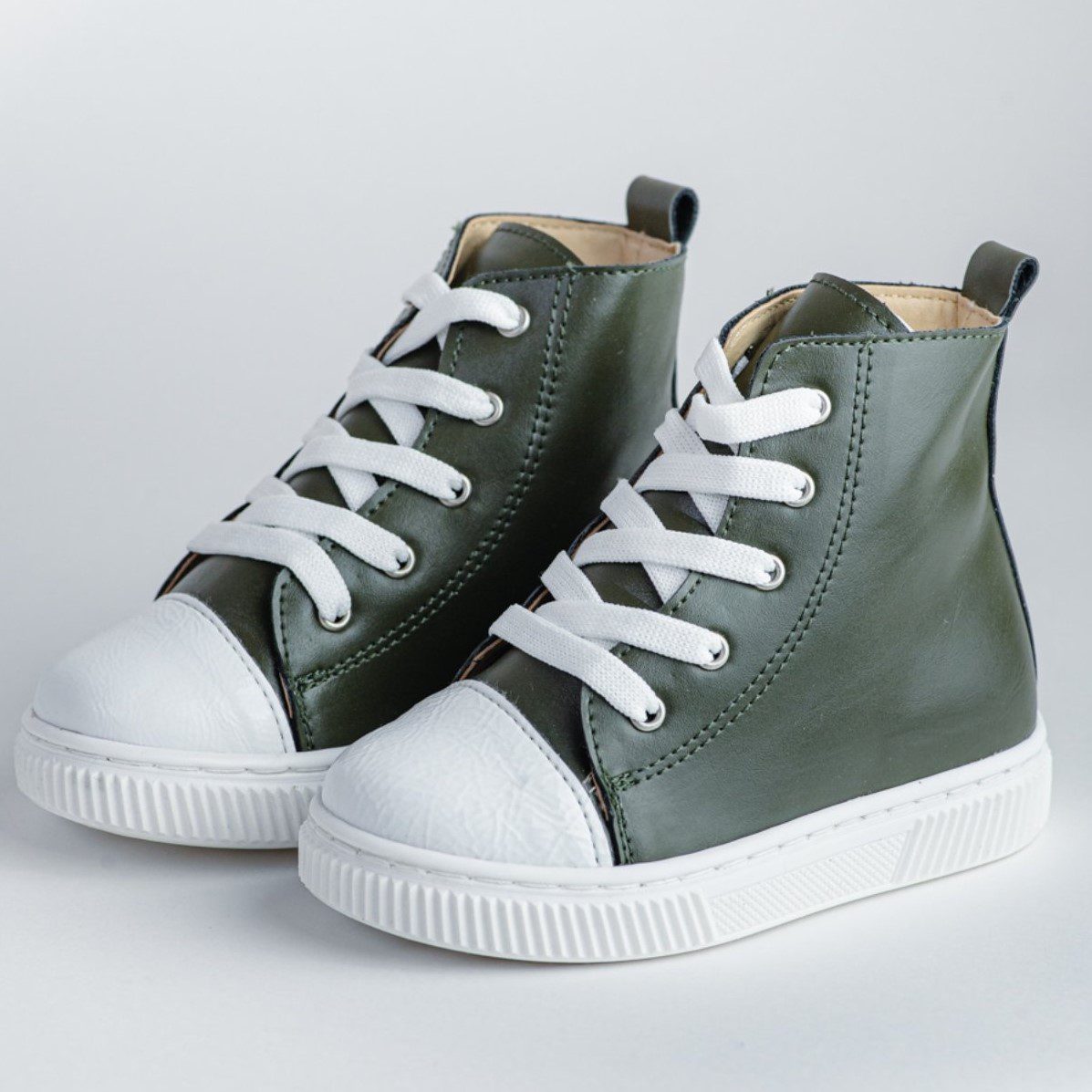 Βαπτιστικά παπούτσια μποτάκια τύπου all star, σε πράσινο σκούρο