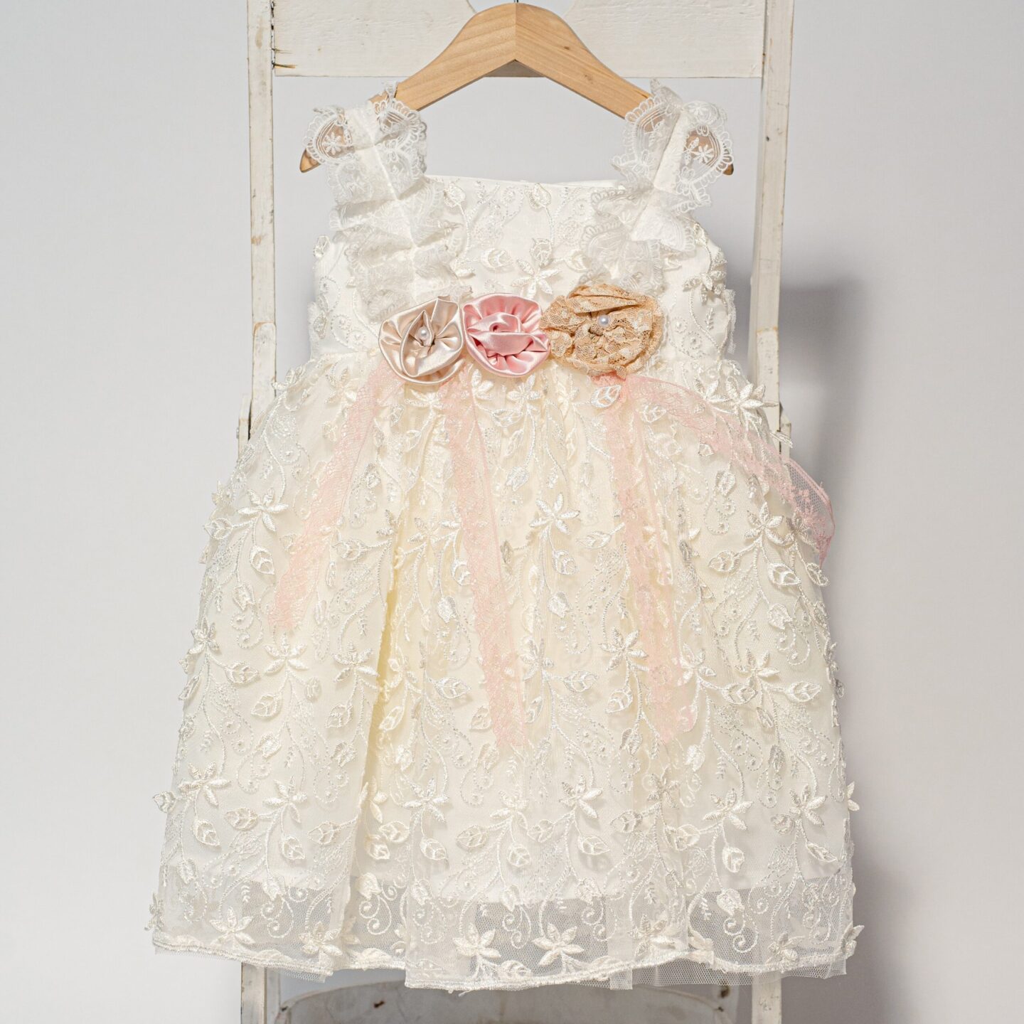 Boho βαπτιστικό φόρεμα σε εκρού δαντέλα