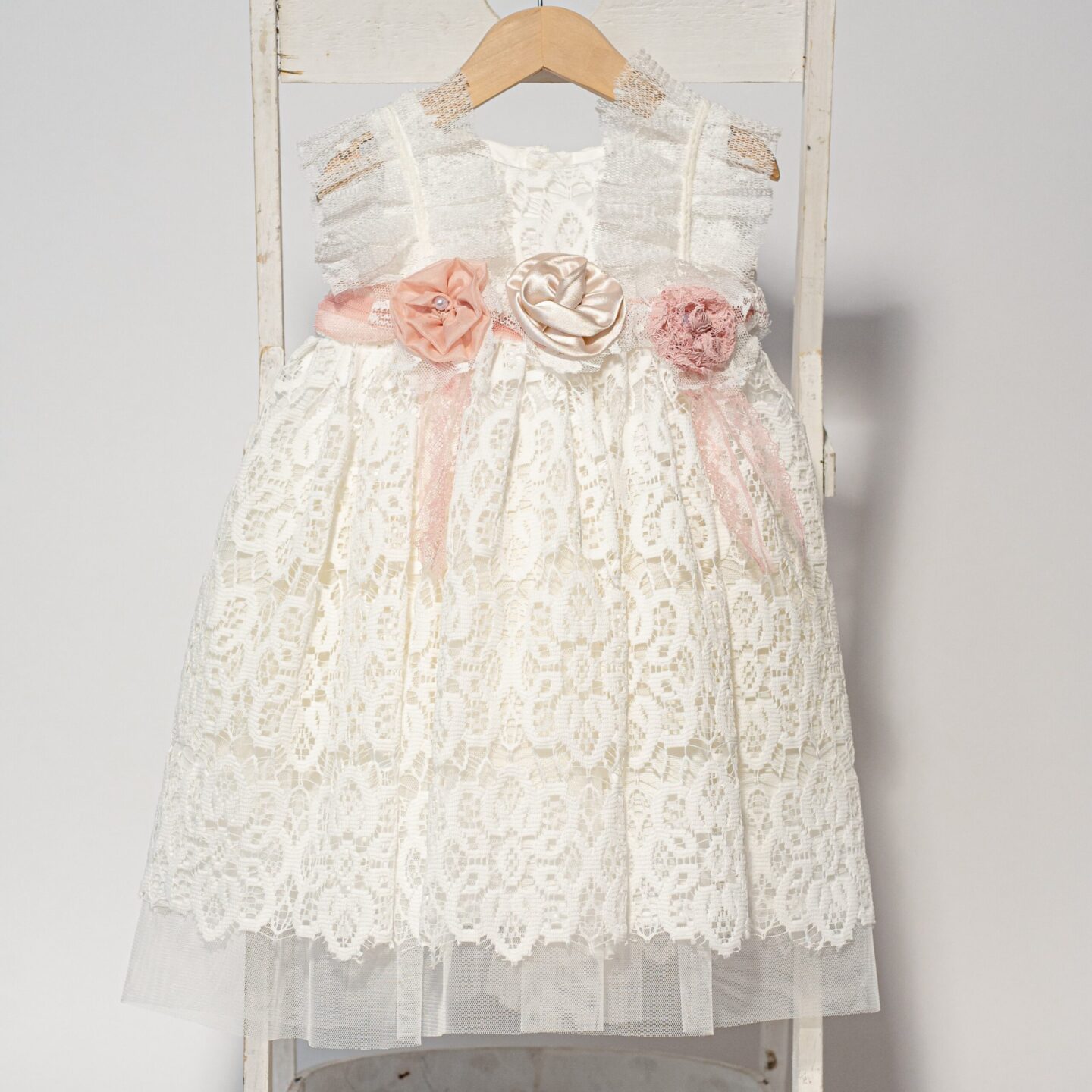 Boho βαπτιστικό φόρεμα σε λευκή δαντέλα