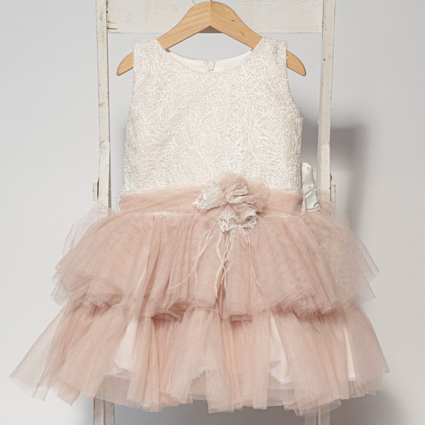 Boho βαπτιστικό φόρεμα με βολάν σε απαλό ροζ