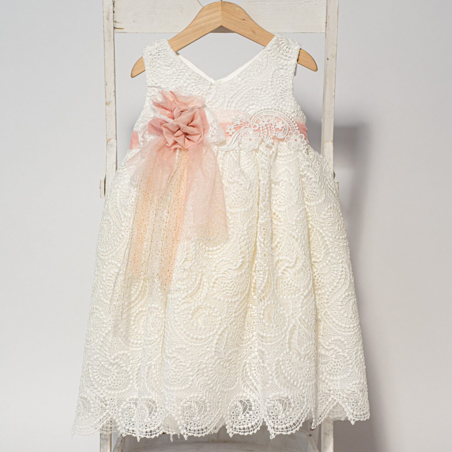 Boho βαπτιστικό φόρεμα σε λευκή δαντέλα