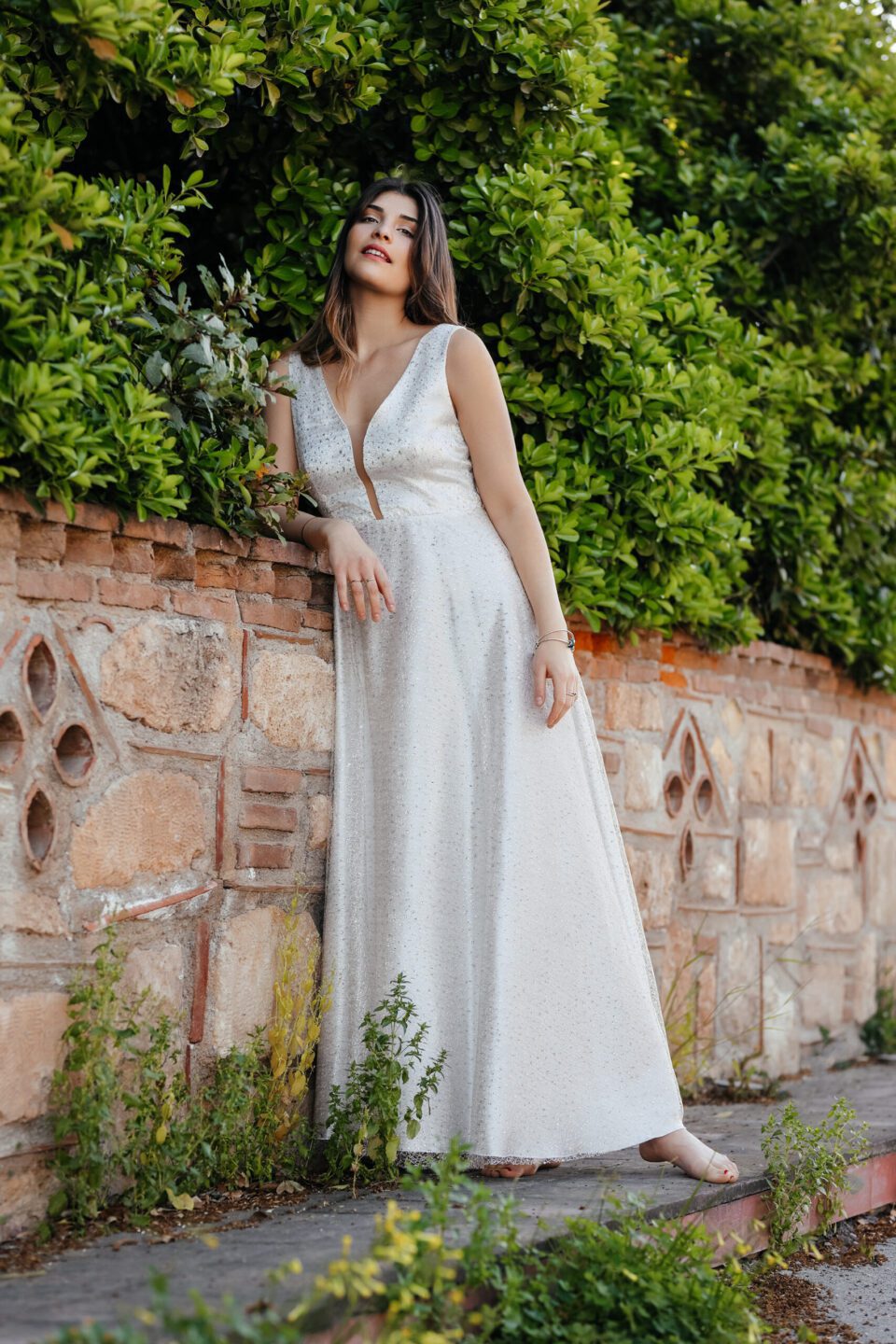 Maxi φόρεμα με γκλίτερ τούλι και σατέν ζώνη σε off white