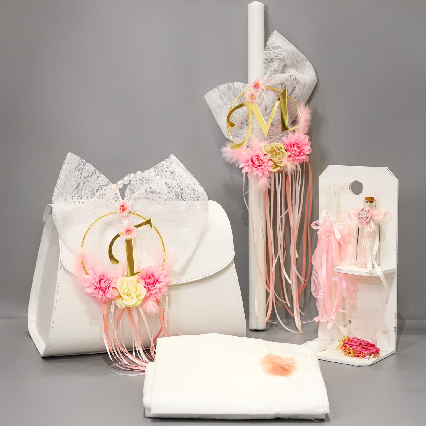 Πλήρες σετ βάπτισης βαλίτσα με μονόγραμμα και vintage λουλούδια